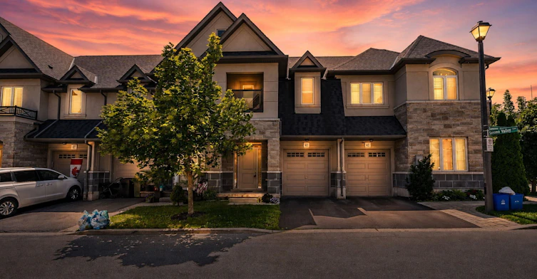 43 Sonoma Valley Crescent, Hamilton, ON, L9B 0J3 - 2