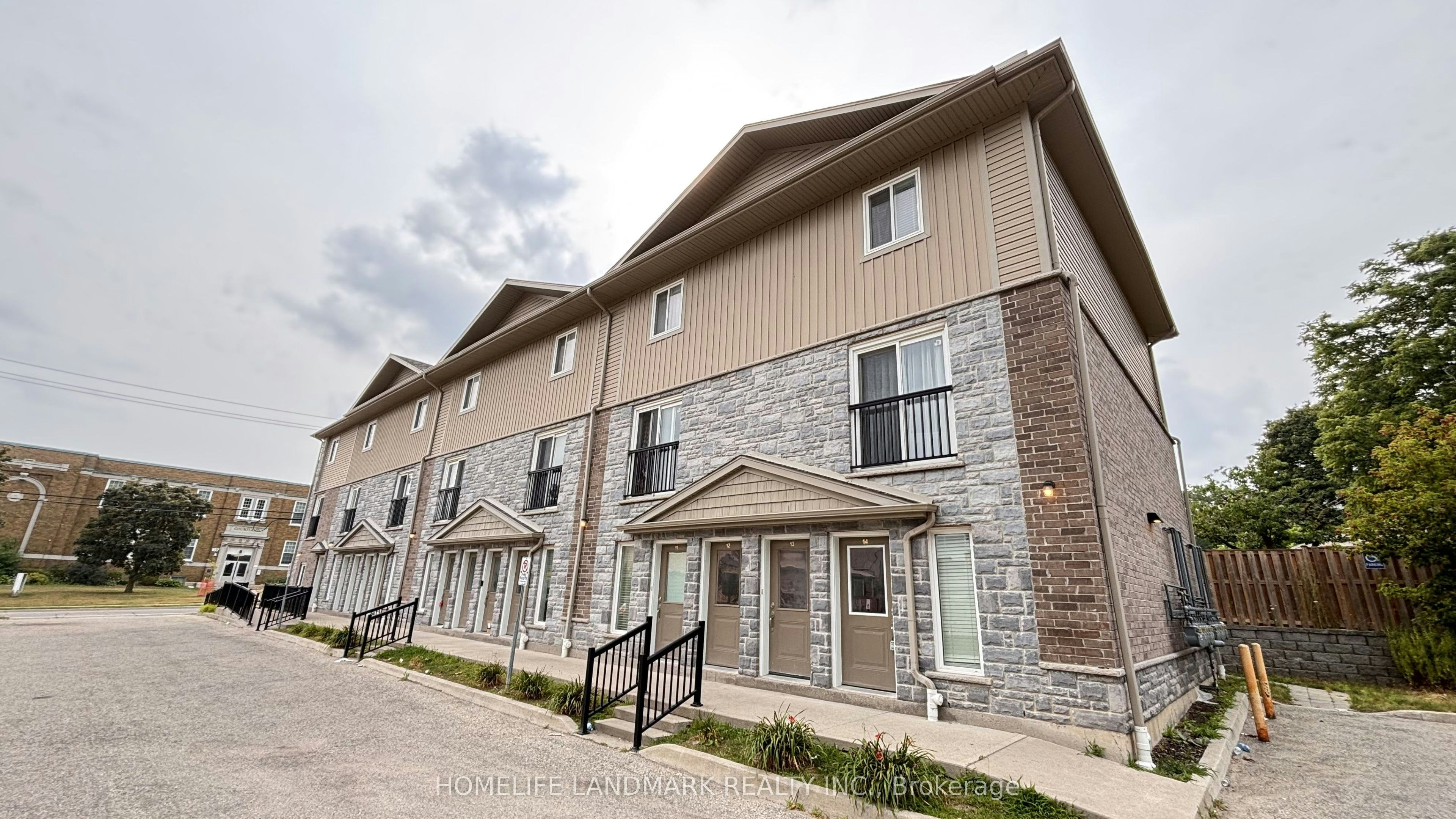 122 Courtland Avenue E, Kitchener, ON, N2G 0B8