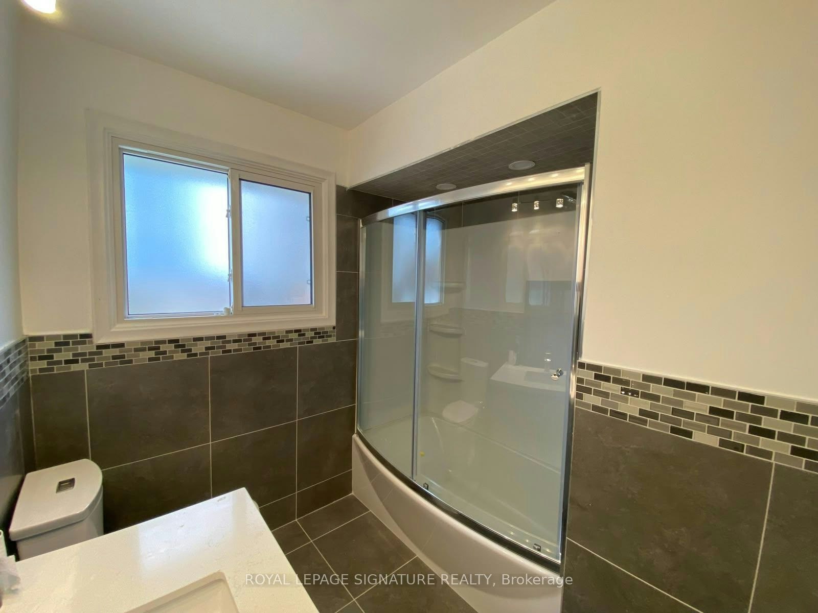Upper-9 Fieldway Drive, Hamilton, ON, L9A 2L2 - 7