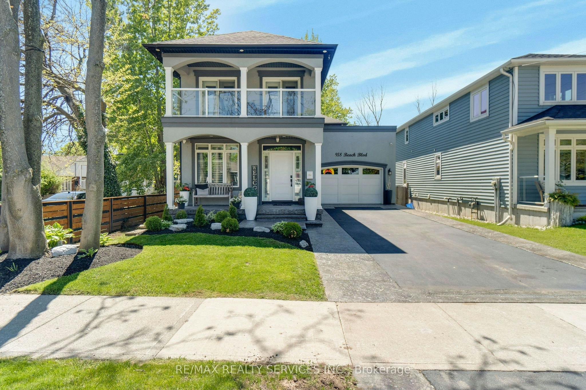 958 Beach Boulevard, Hamilton, ON, L8H 6Z4