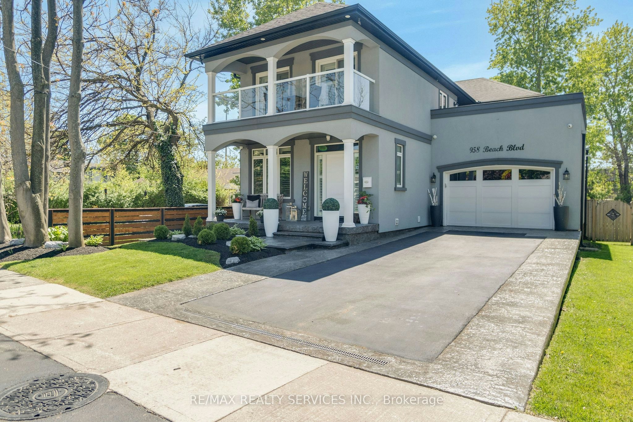 958 Beach Boulevard, Hamilton, ON, L8H 6Z4
