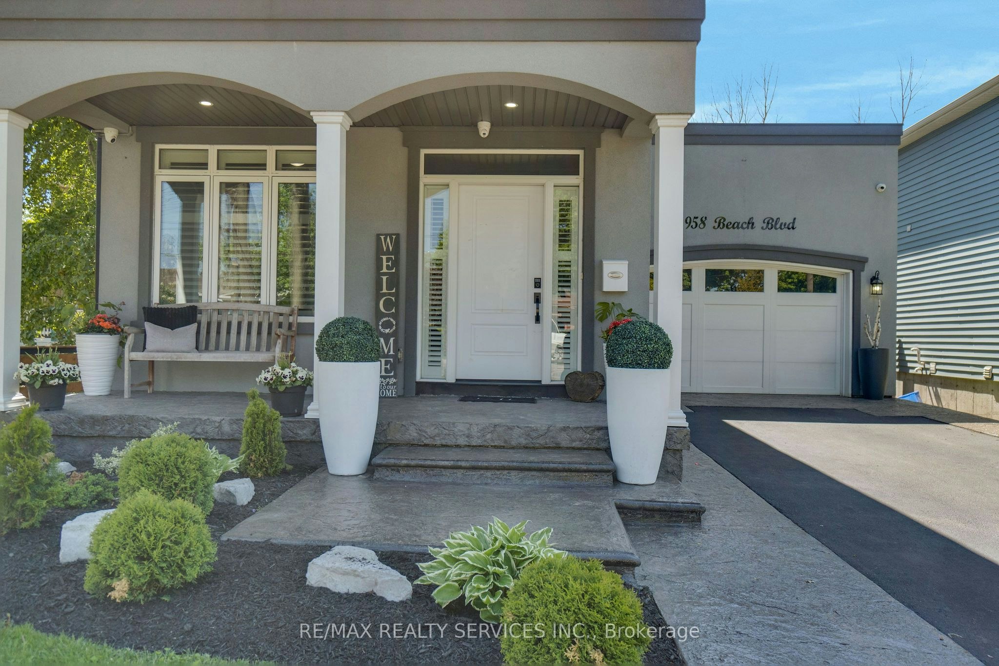 958 Beach Boulevard, Hamilton, ON, L8H 6Z4