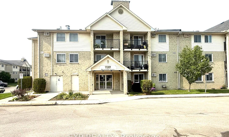 210-739 Deveron Crescent