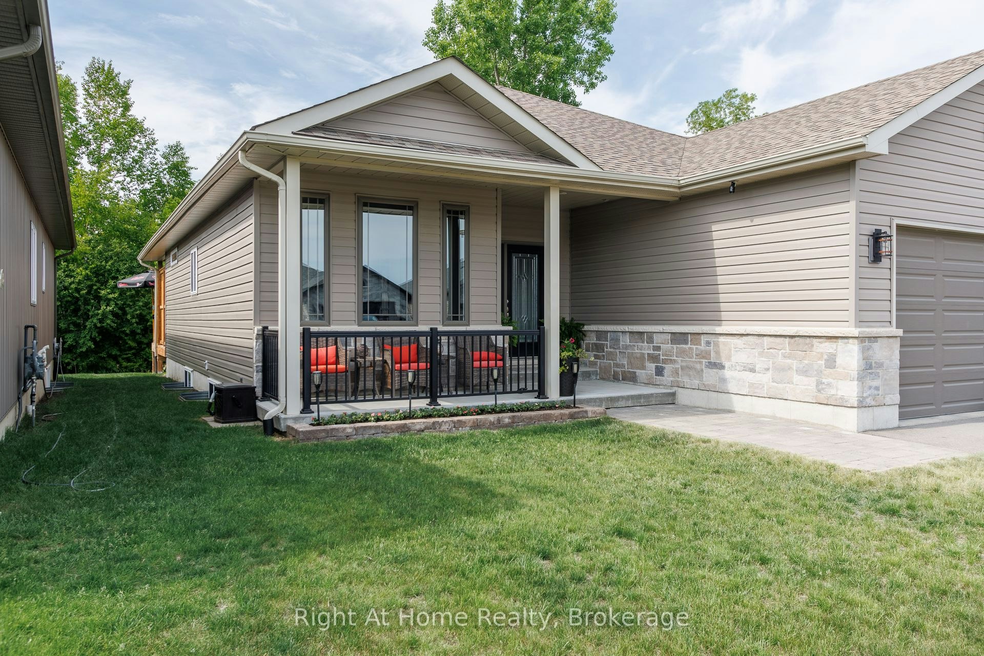 40 Birchmount Street, Quinte West, ON, K8V 0C6