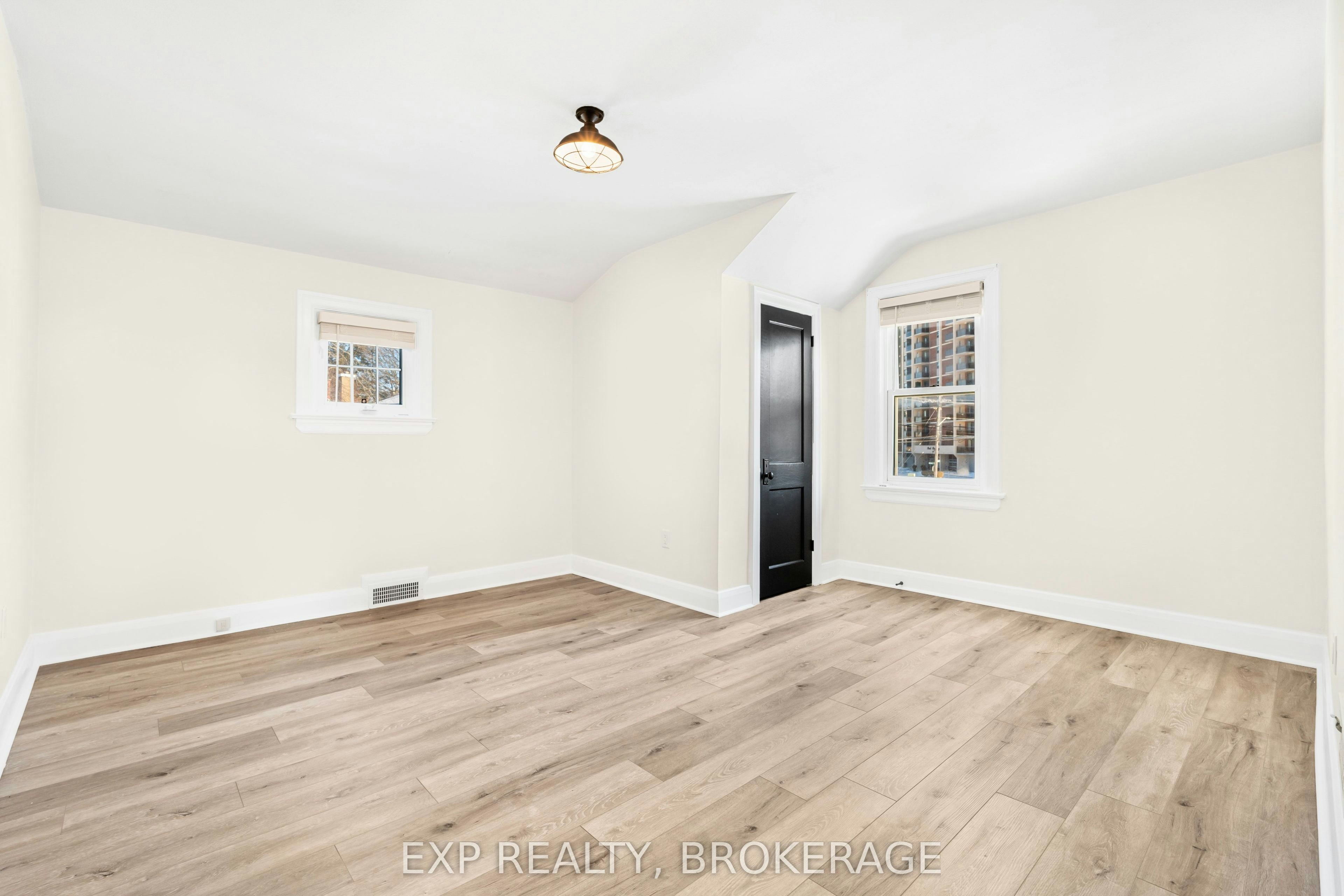493 College Street, Kingston, ON, K7L 4M8 - 17