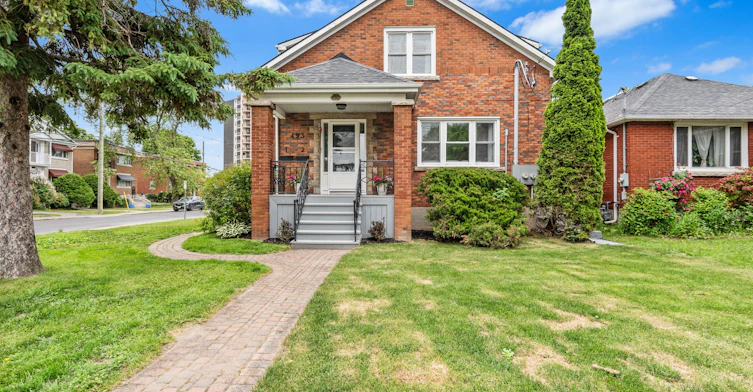 493 College Street, Kingston, ON, K7L 4M8