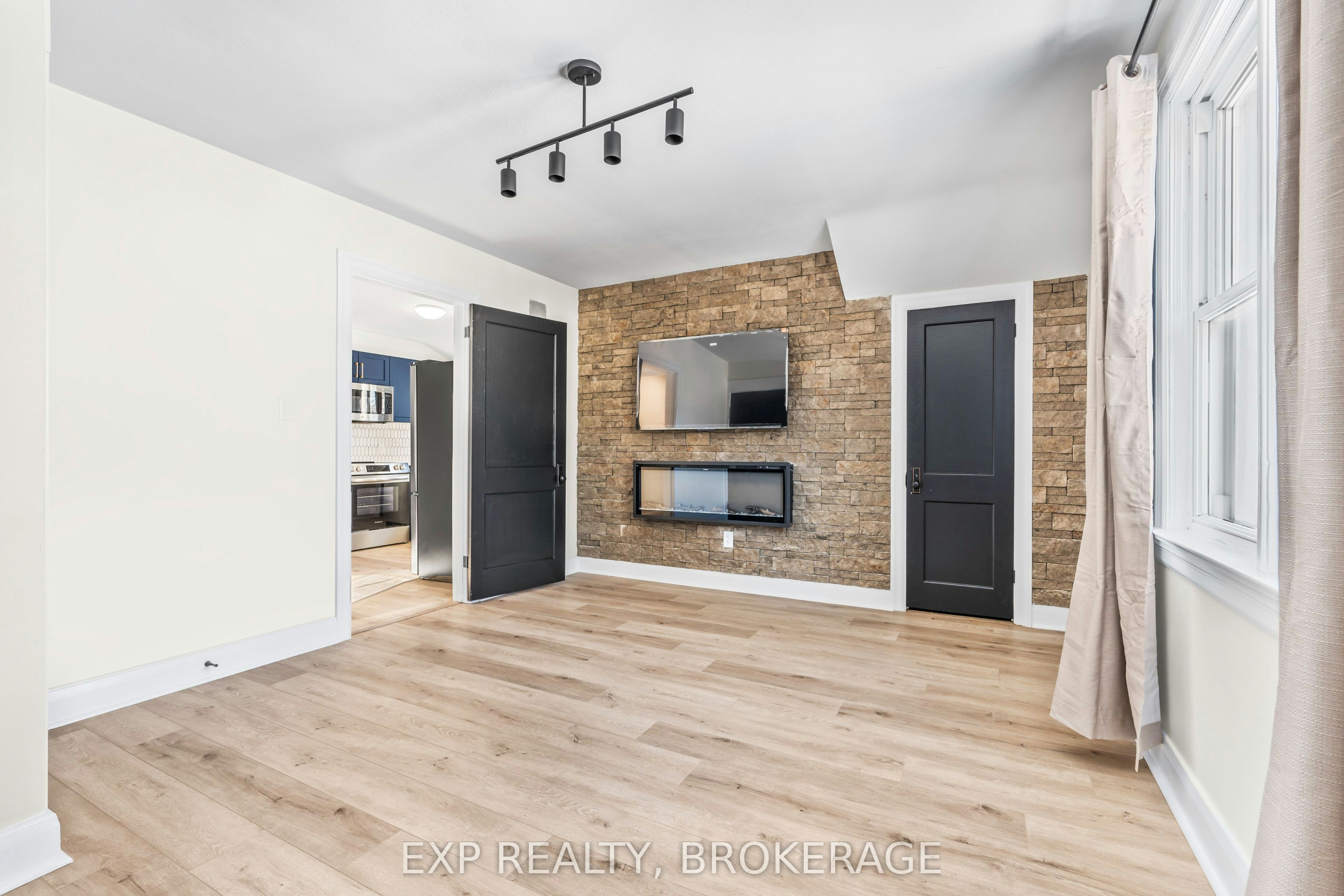493 College Street, Kingston, ON, K7L 4M8 - 9