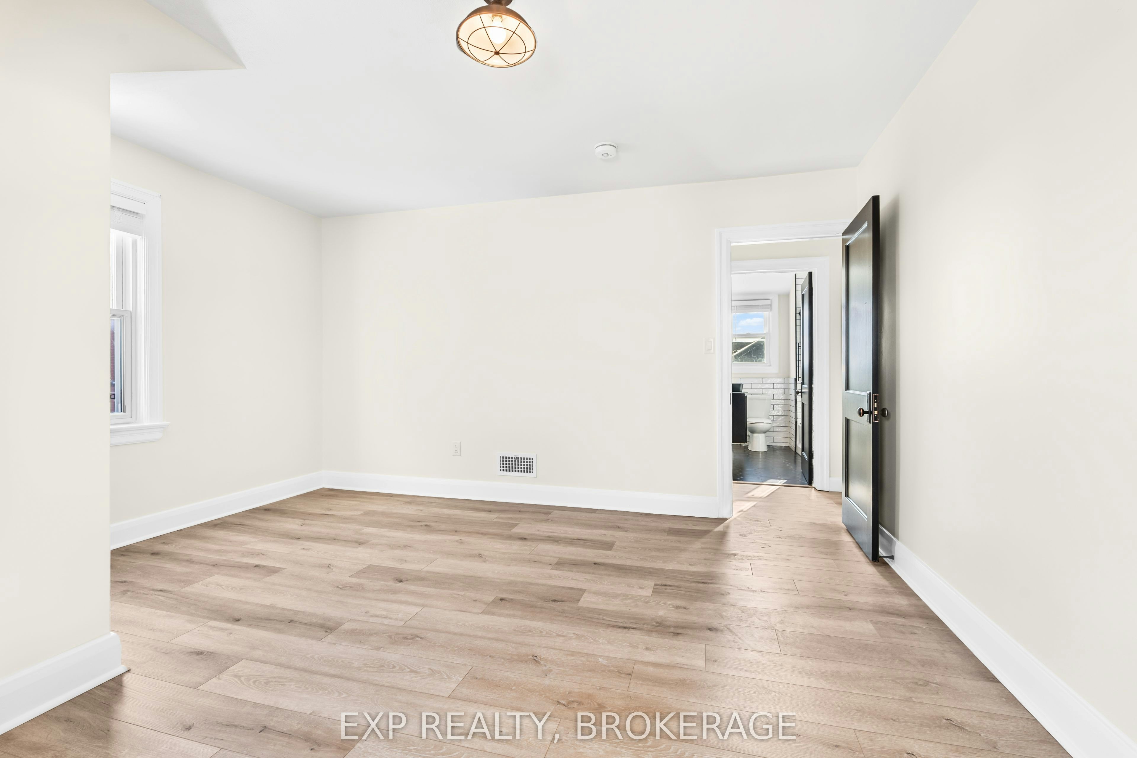 493 College Street, Kingston, ON, K7L 4M8 - 19