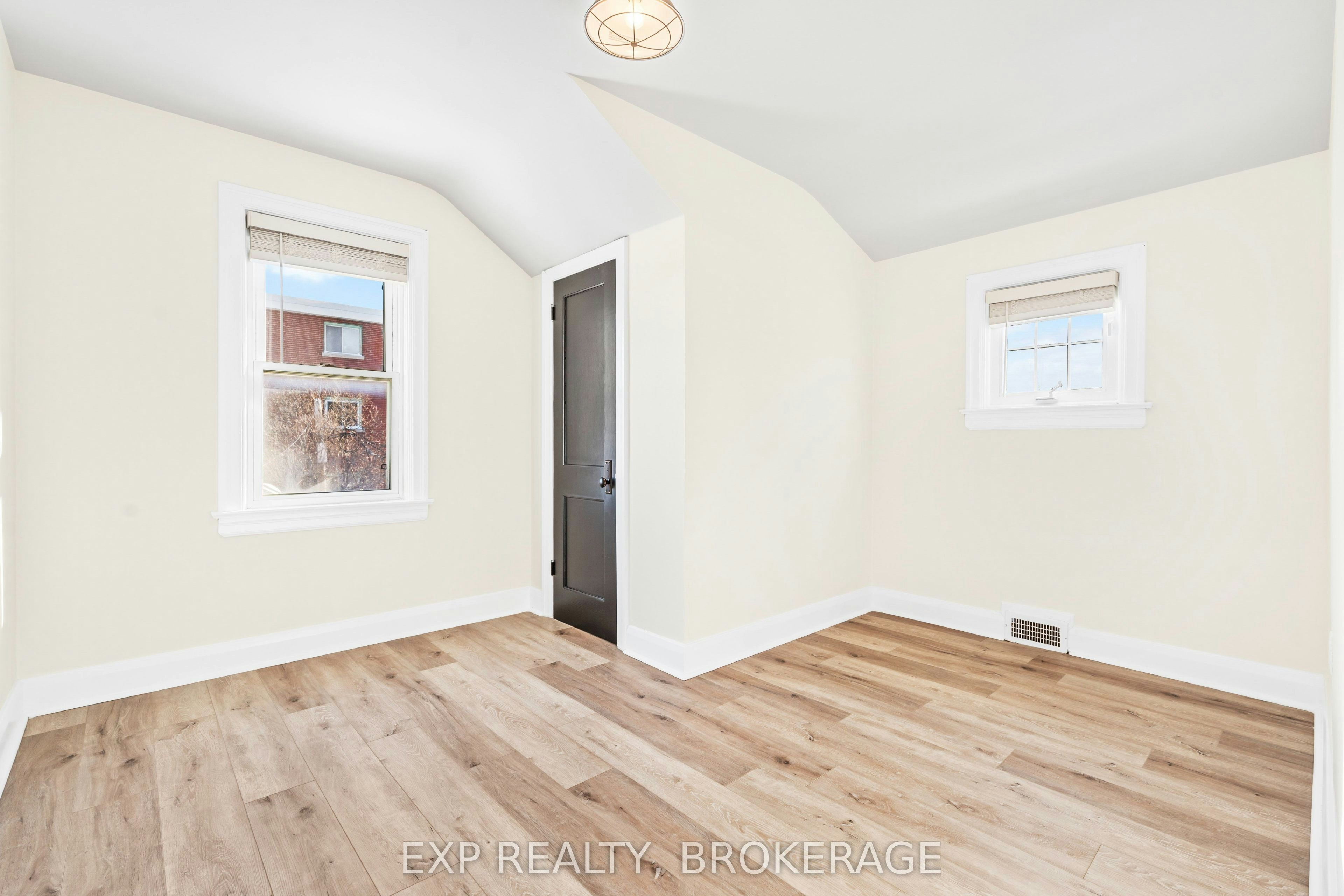 493 College Street, Kingston, ON, K7L 4M8 - 18