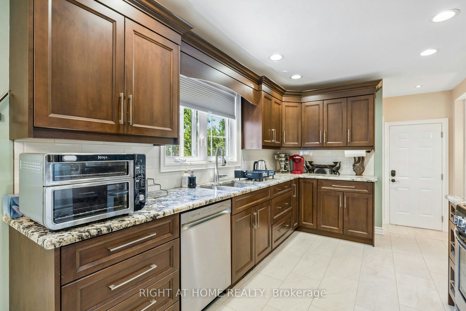 15 King Street, Fort Erie, ON, L2A 3Z3 - 15