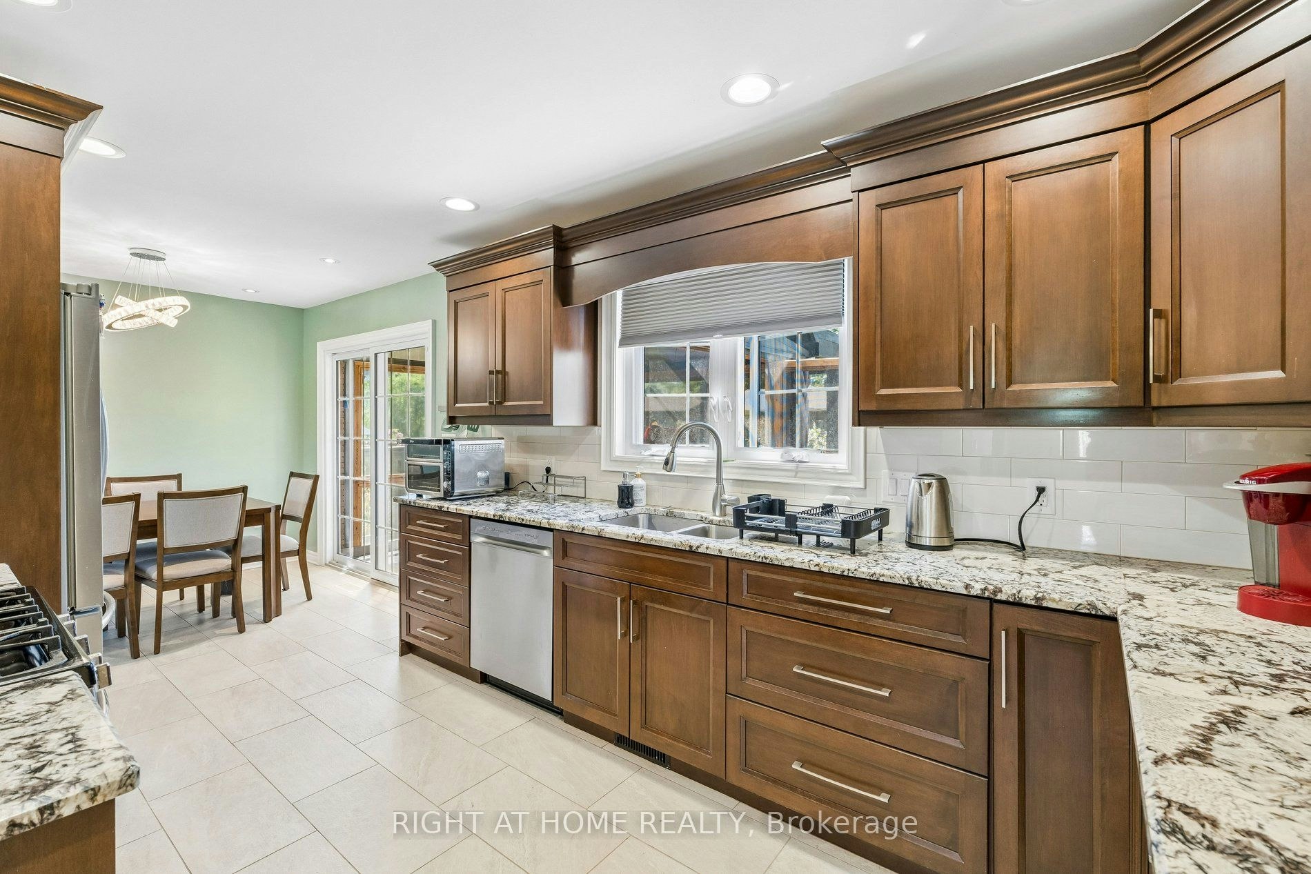 15 King Street, Fort Erie, ON, L2A 3Z3 - 17