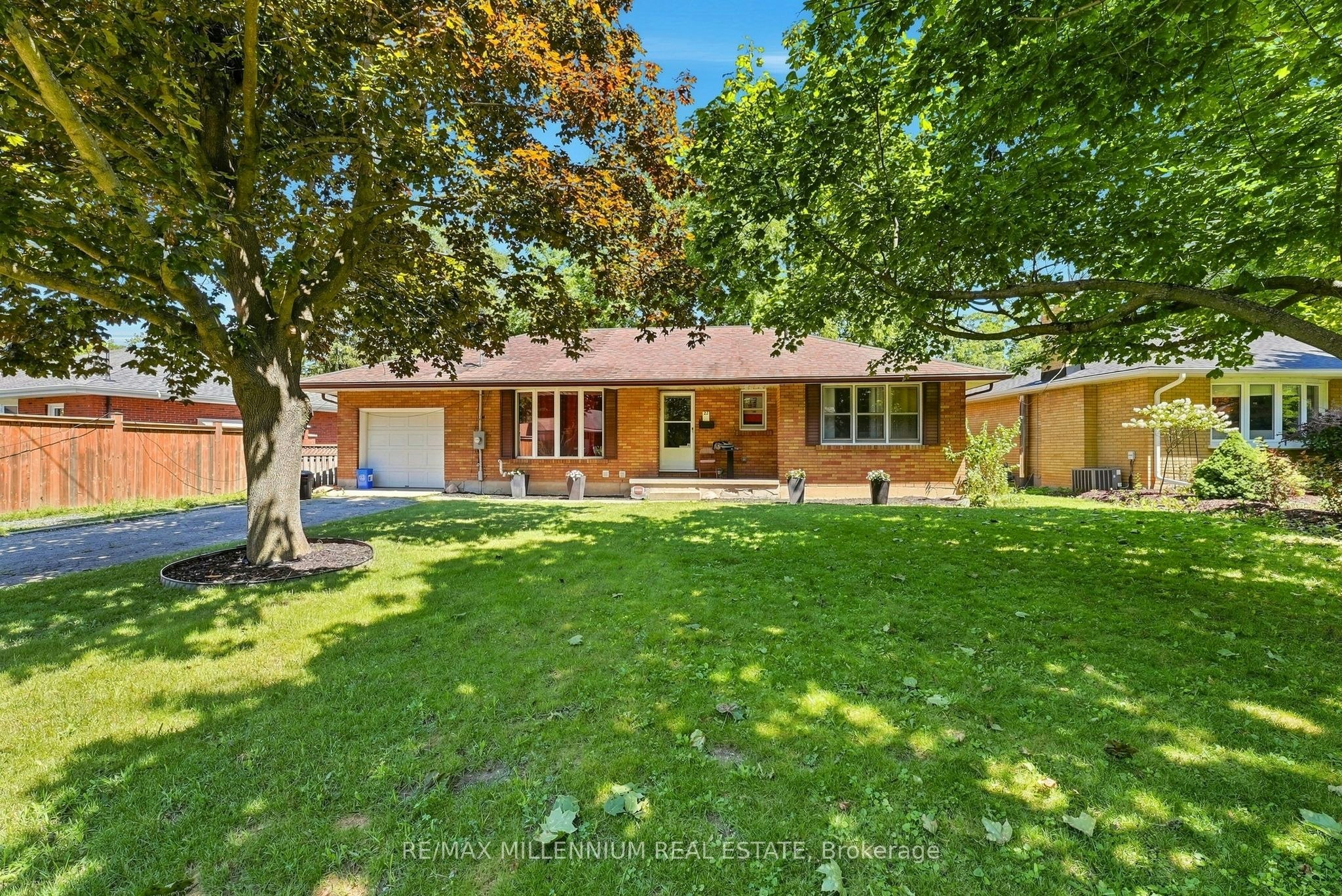 22 Montgomery Road, St. Thomas, ON, N5R 1S5