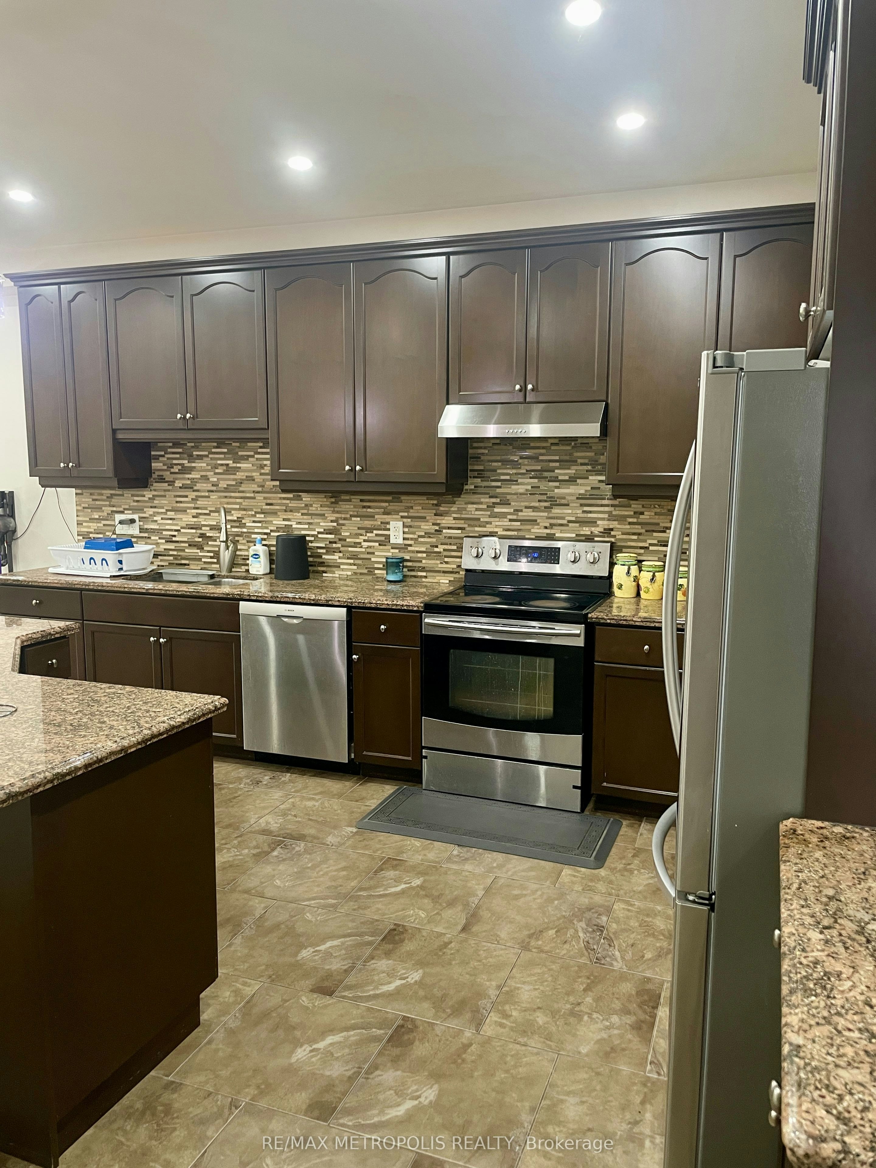 2 Doon Creek Street, Kitchener, ON, N2P 2R3 - 8