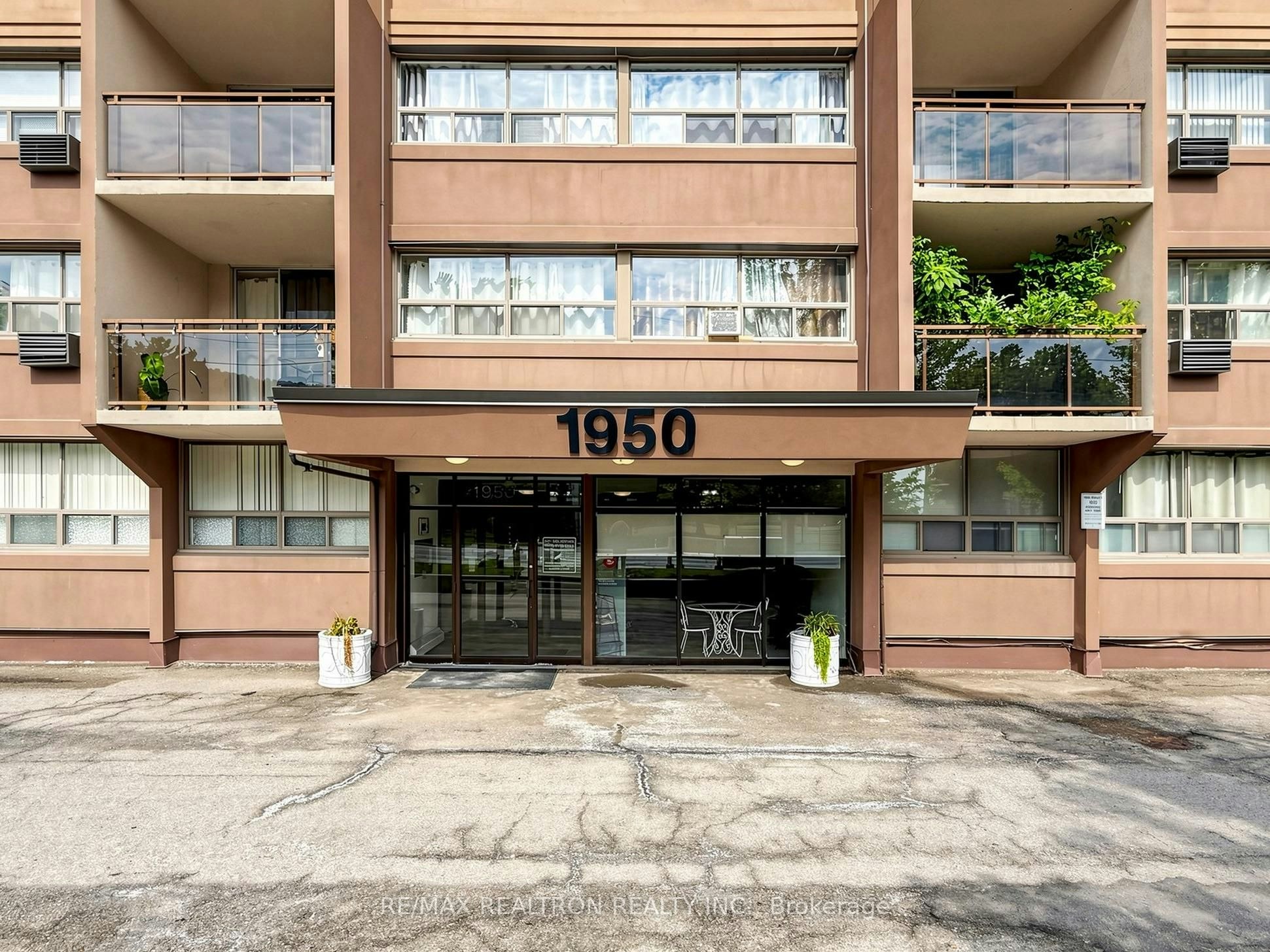 904-1950 Main Street W, Hamilton, ON, L8S 4M9 - 3