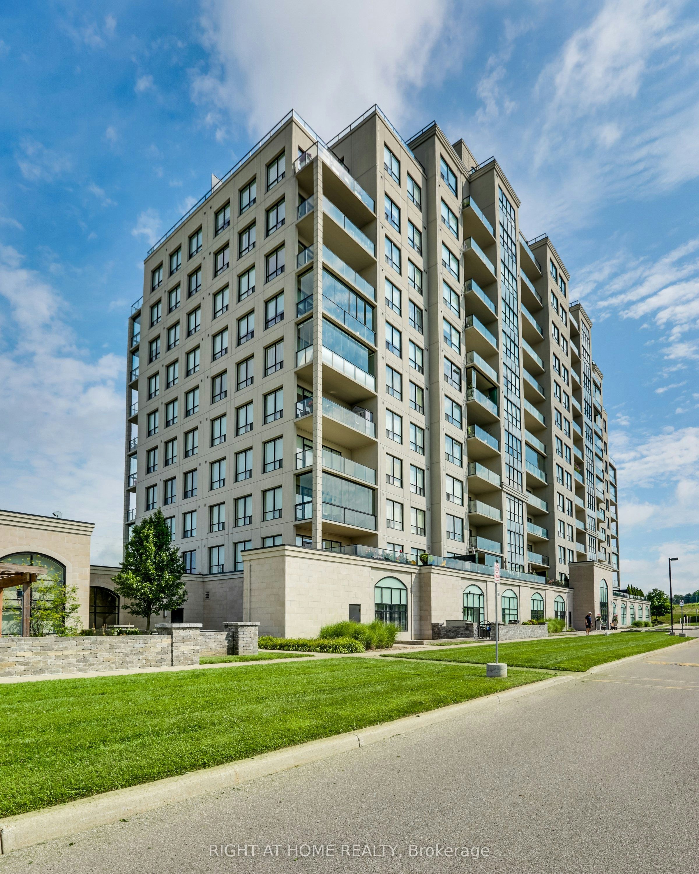212-240 Villagewalk Boulevard, London, ON, N6G 0P6