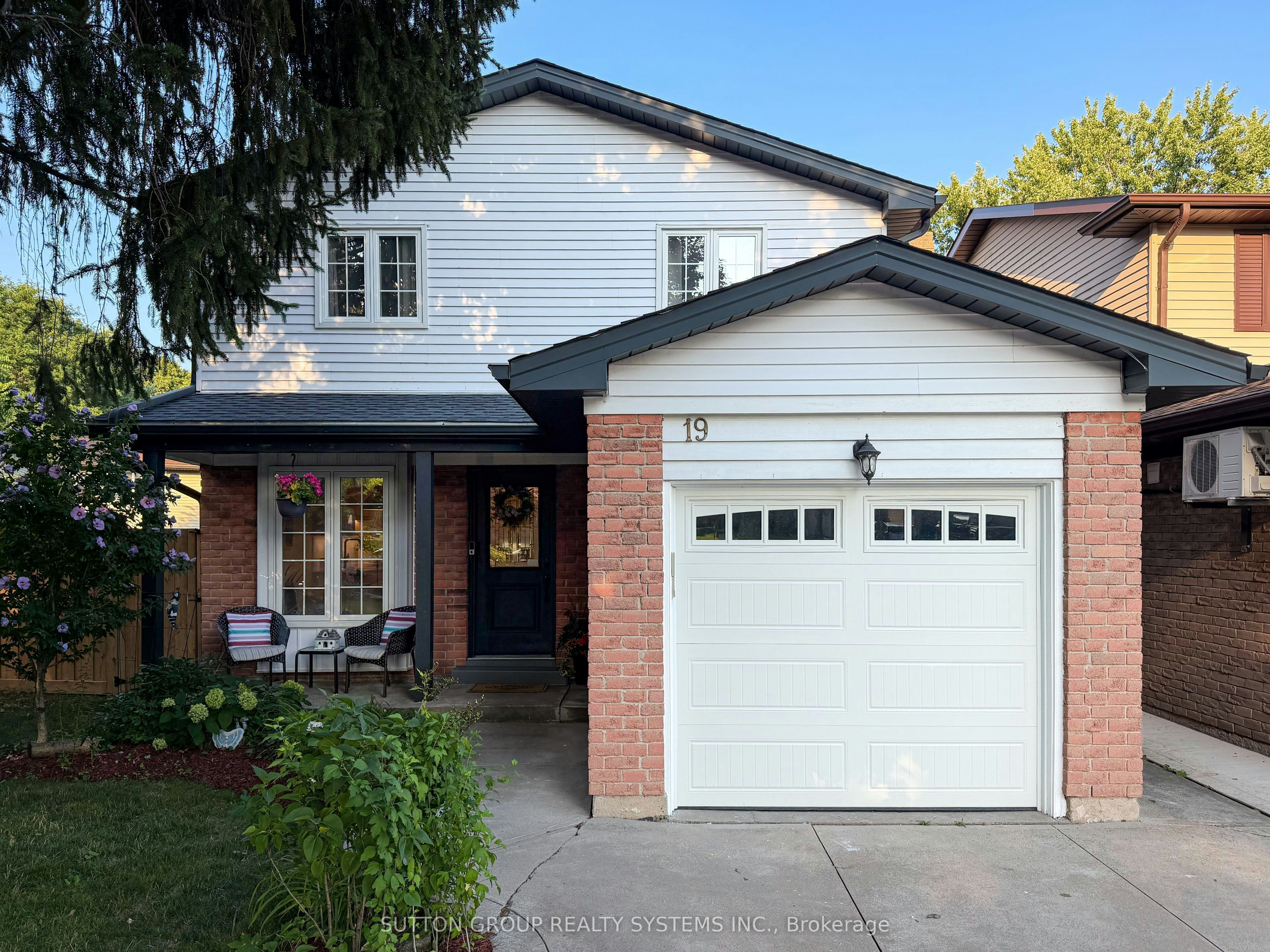 19 Parkway Place, Hamilton, ON, L9H 6K3