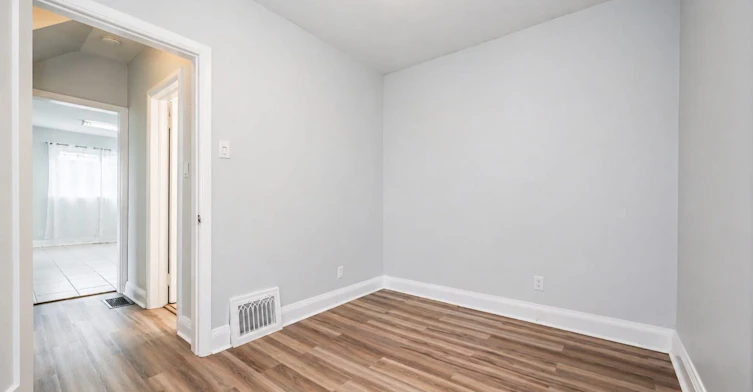 Main-557 Stirling Avenue S, Kitchener, ON, N2M 3J5 - 11