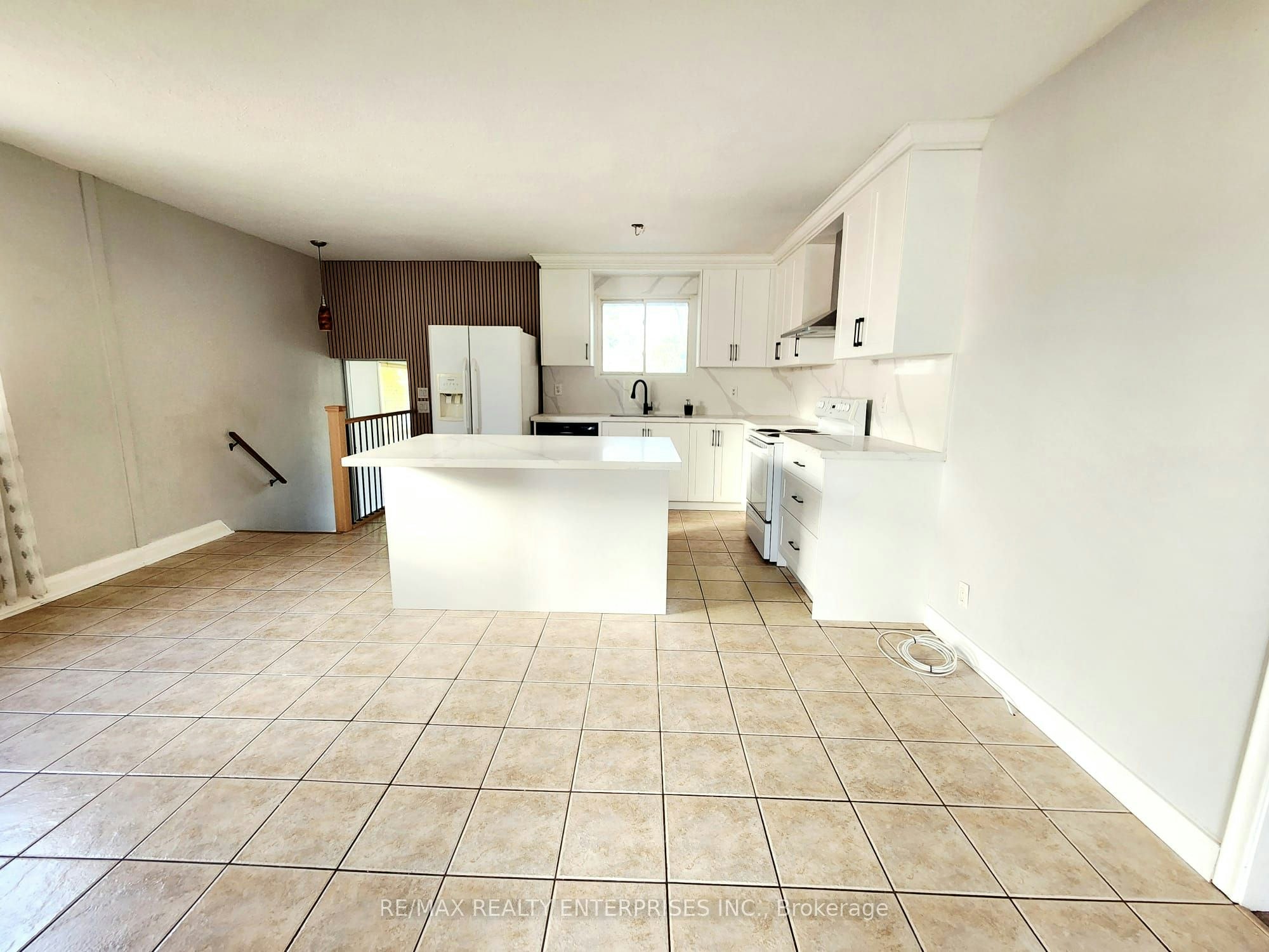 Main-557 Stirling Avenue S, Kitchener, ON, N2M 3J5 - 7