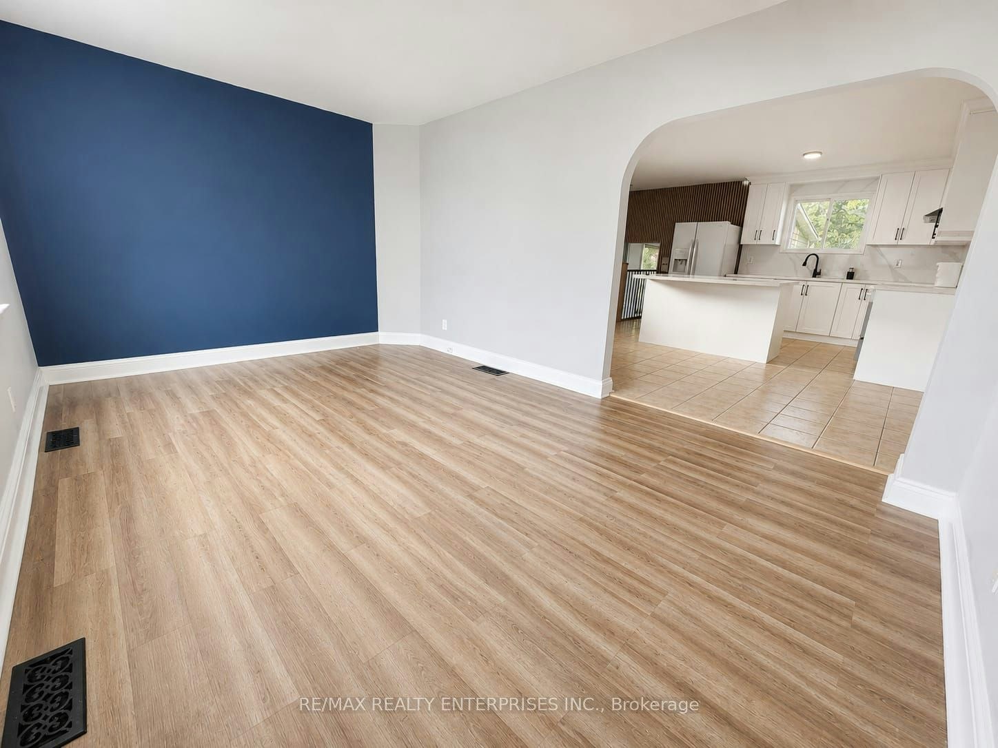 Main-557 Stirling Avenue S, Kitchener, ON, N2M 3J5 - 9