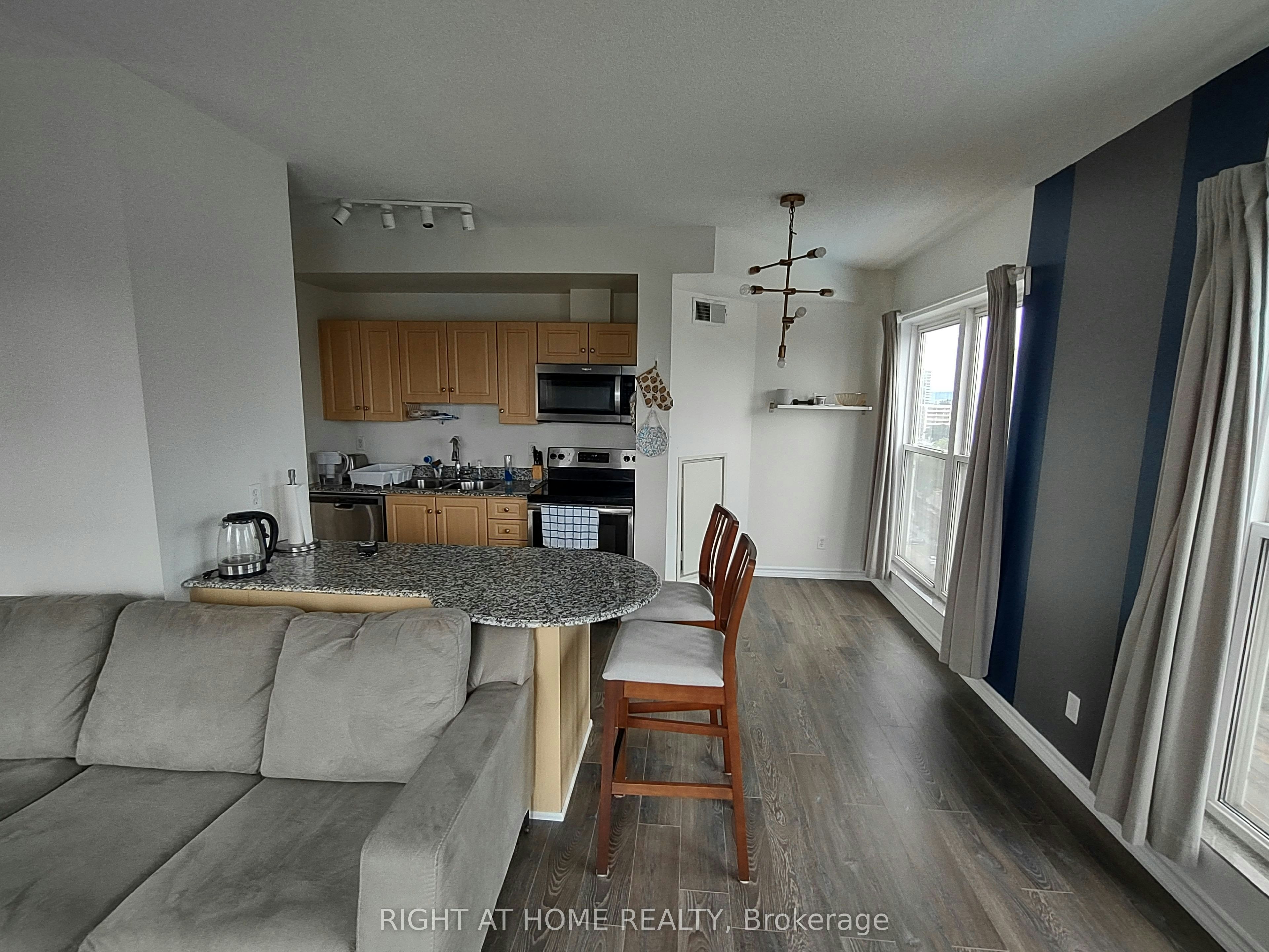 1102-135 James Street S, Hamilton, ON, L8P 2Z6 - 2