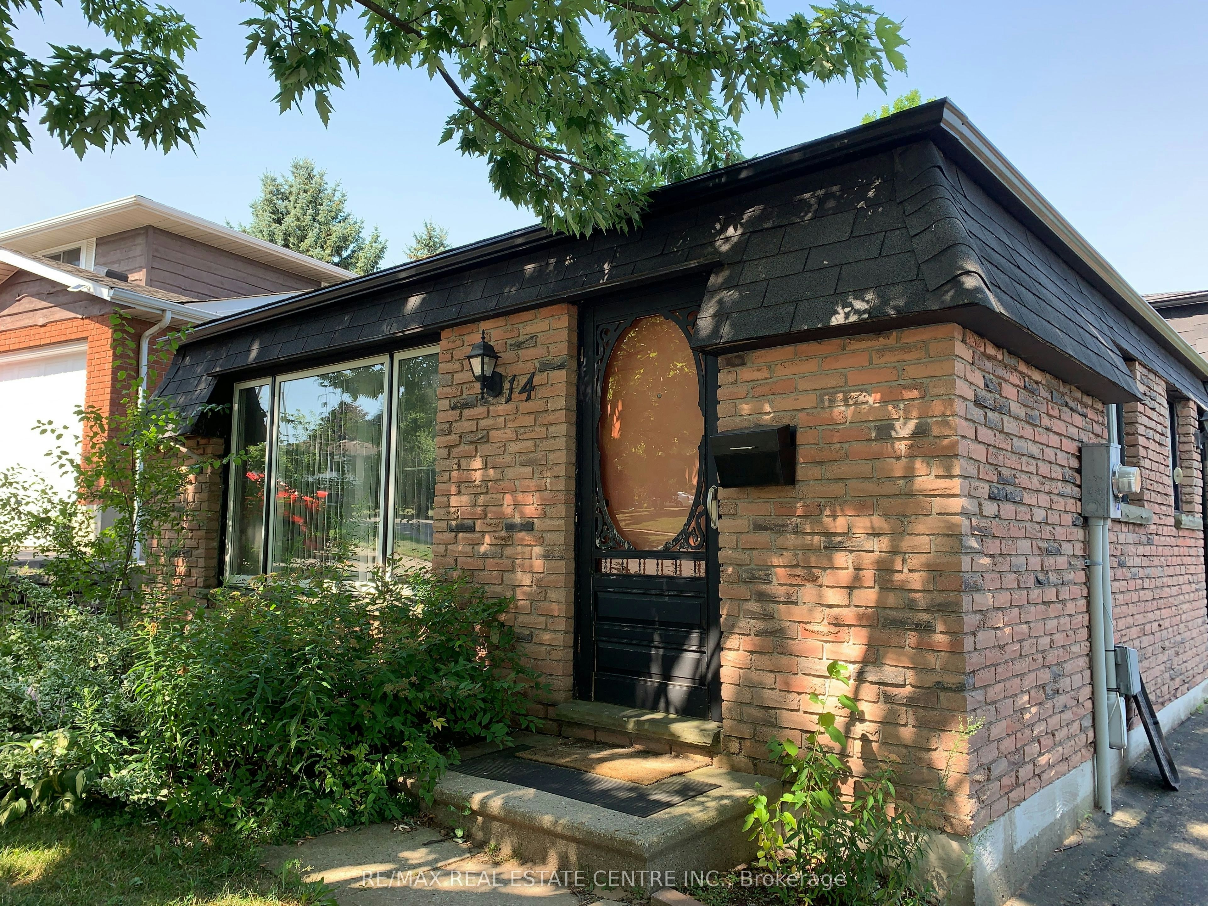 14 Sandsprings Crescent, Kitchener, ON, N2E 2C7 - 2