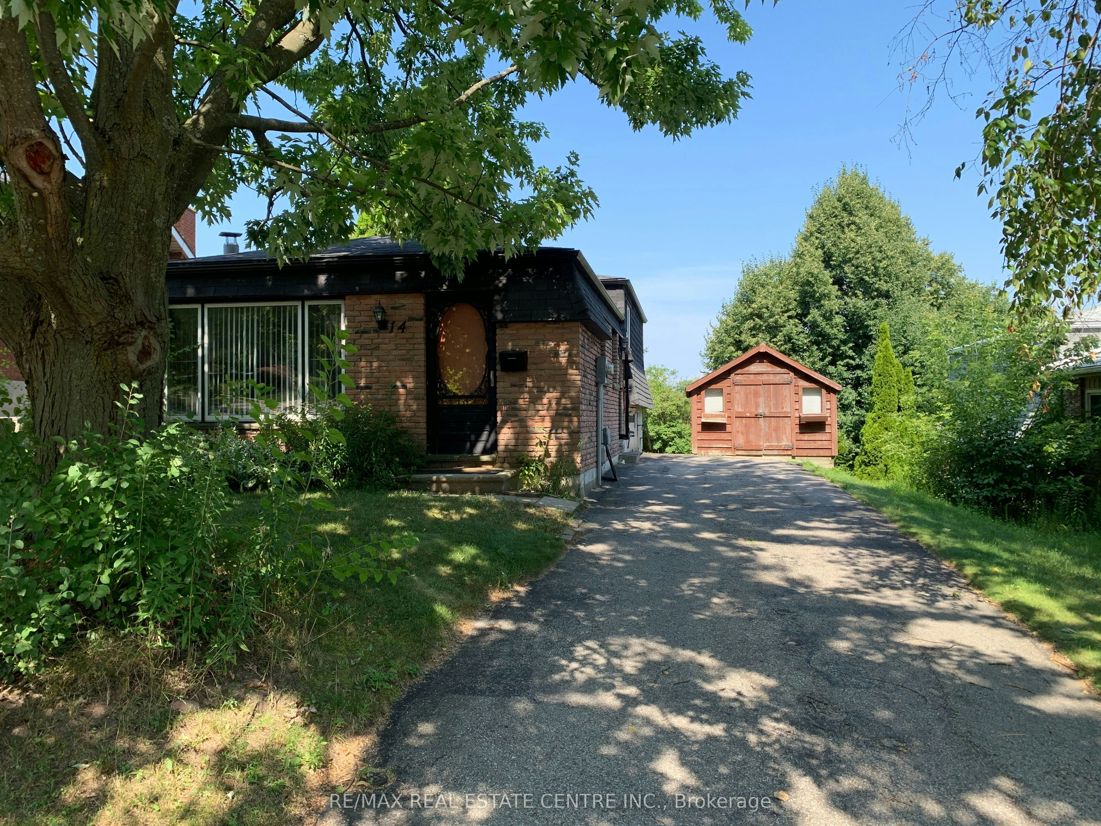 14 Sandsprings Crescent, Kitchener, ON, N2E 2C7