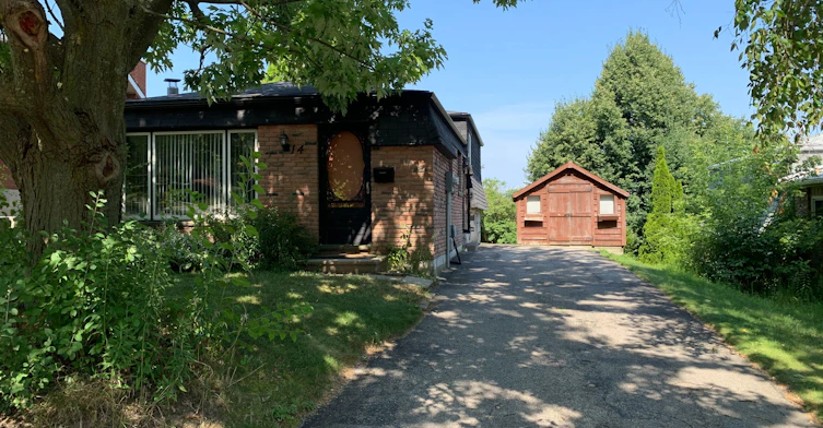 14 Sandsprings Crescent, Kitchener, ON, N2E 2C7
