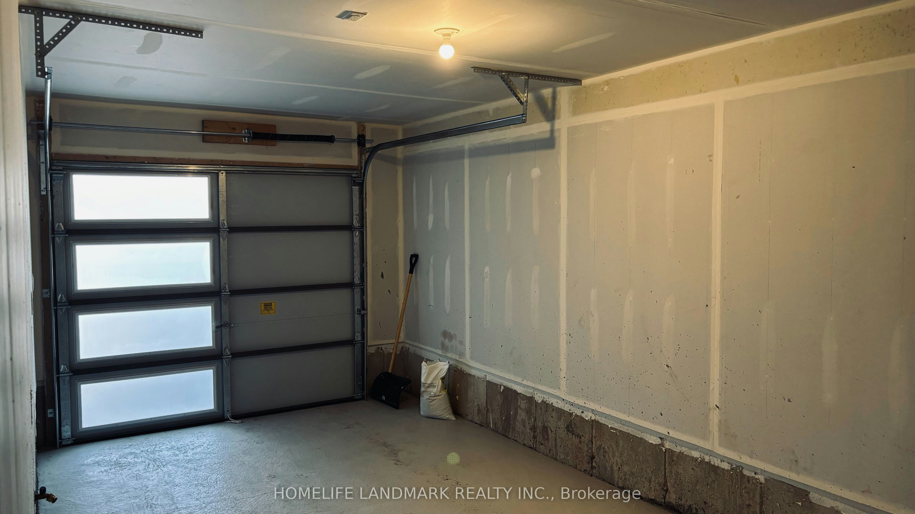 19 Pogie Drive, Welland, ON, L3B 0P2 - 3