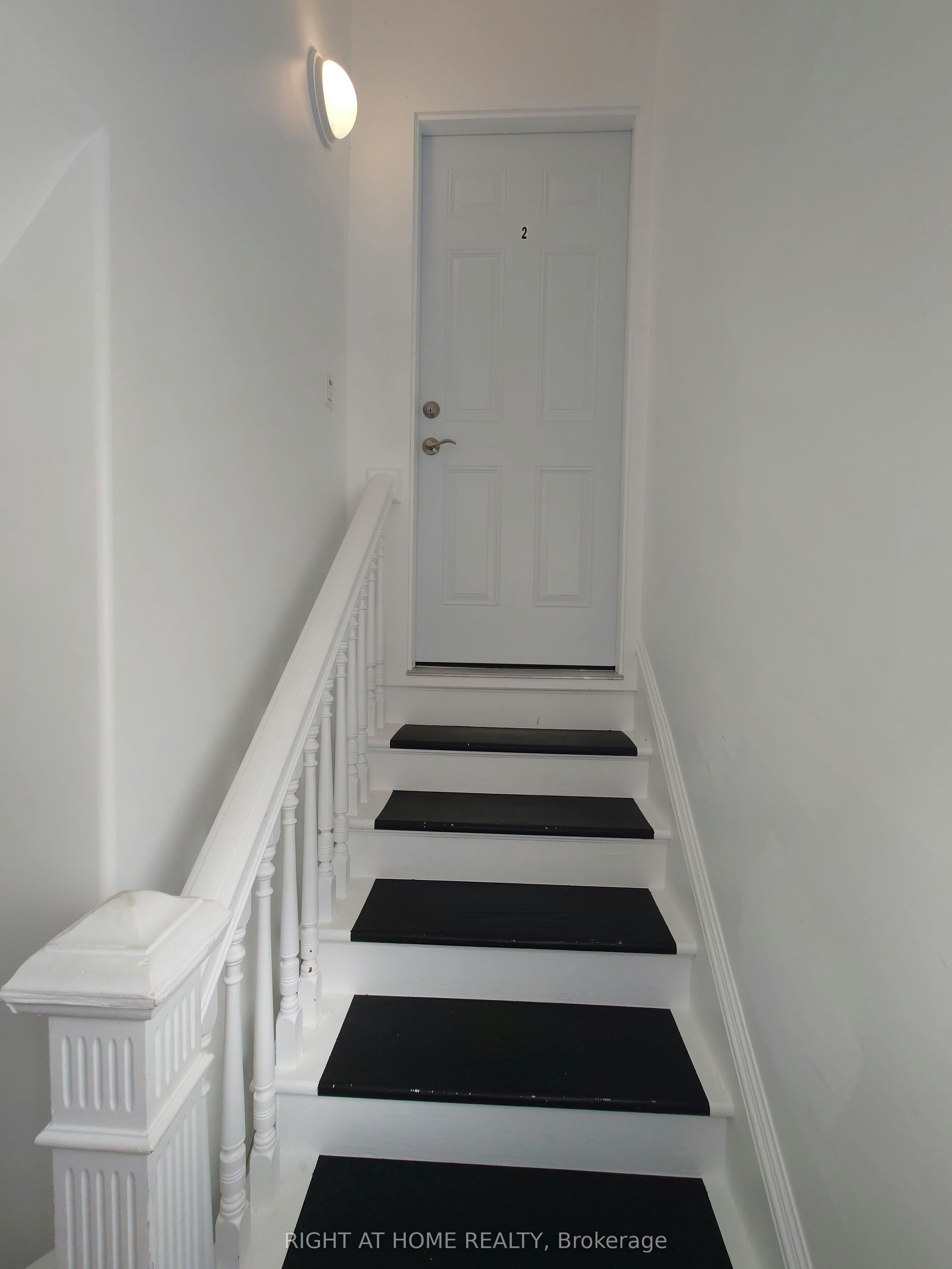 UPPER-117 Wellington Street S, Hamilton, ON, L8N 2R3 - 3