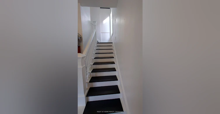 UPPER-117 Wellington Street S, Hamilton, ON, L8N 2R3 - 2