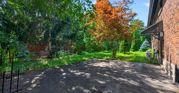 5983 Corwin Avenue, Niagara Falls, ON, L2G 5L4 - 5