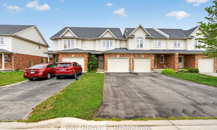 930 Silverfox Crescent