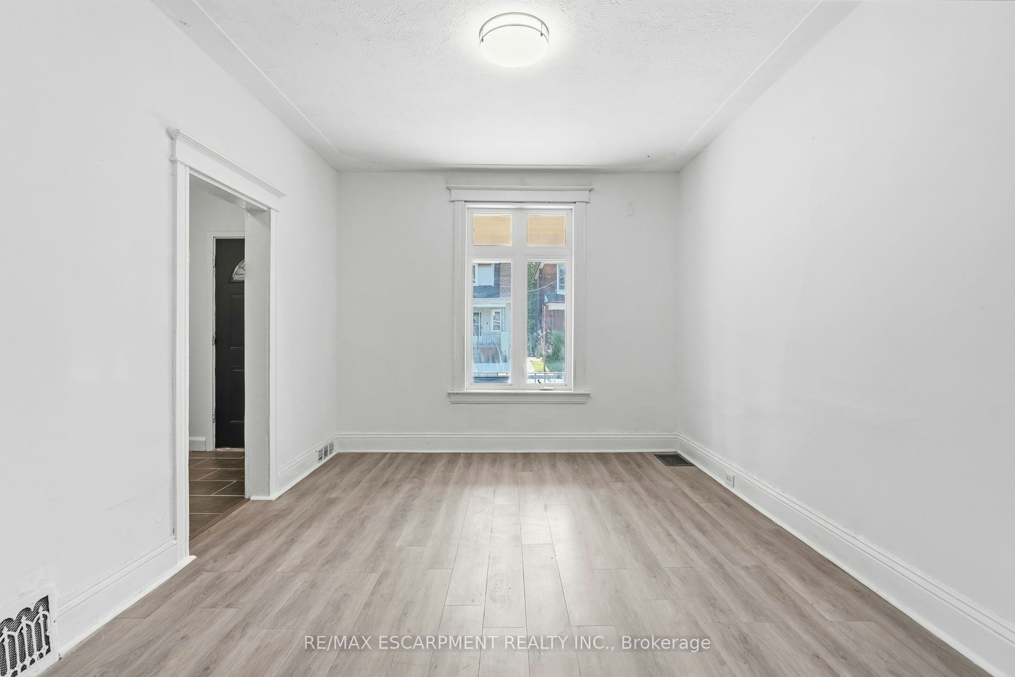 41 Barnesdale Avenue N - 5