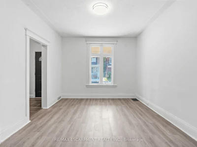 41 Barnesdale Avenue N - 5