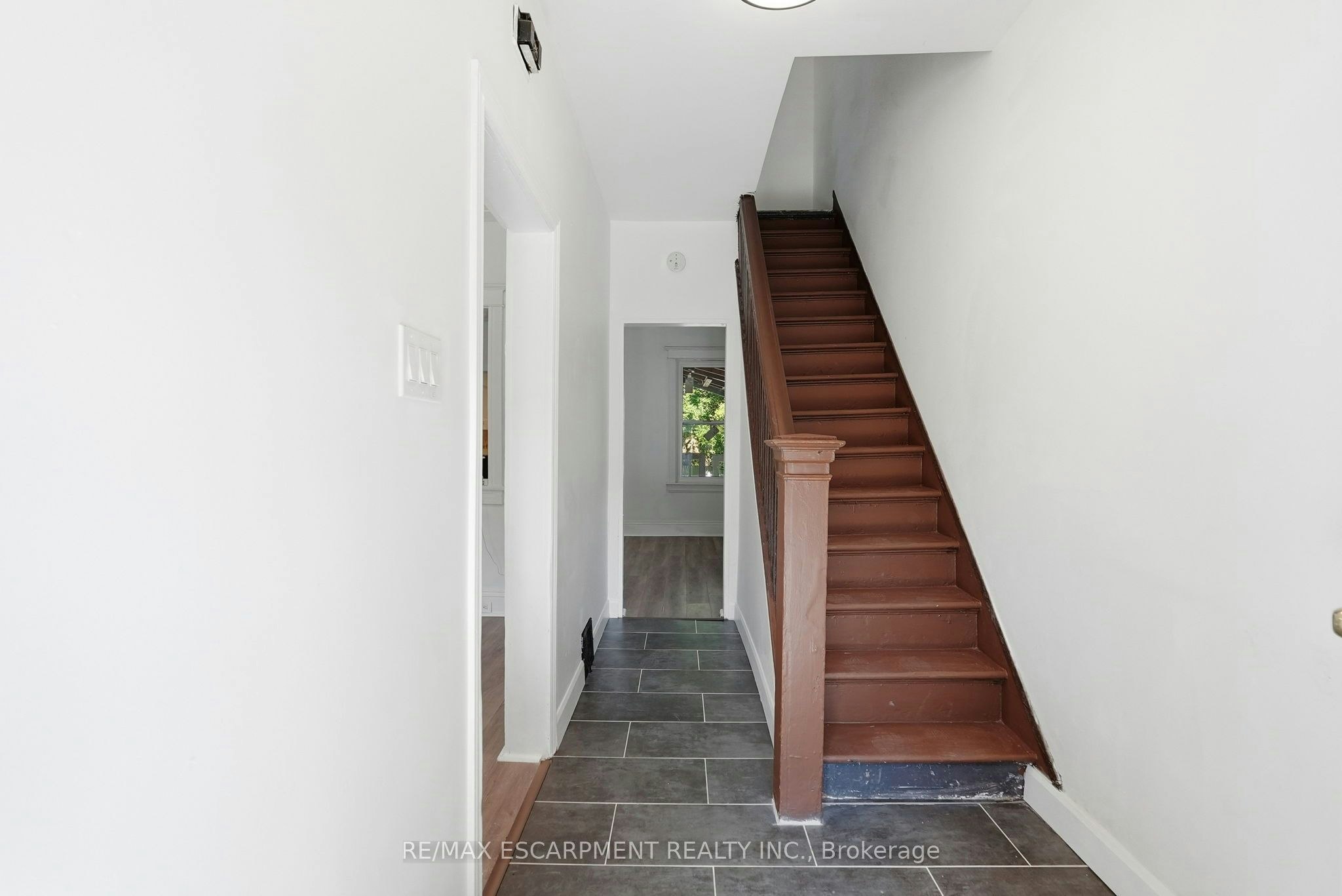 41 Barnesdale Avenue N - 4