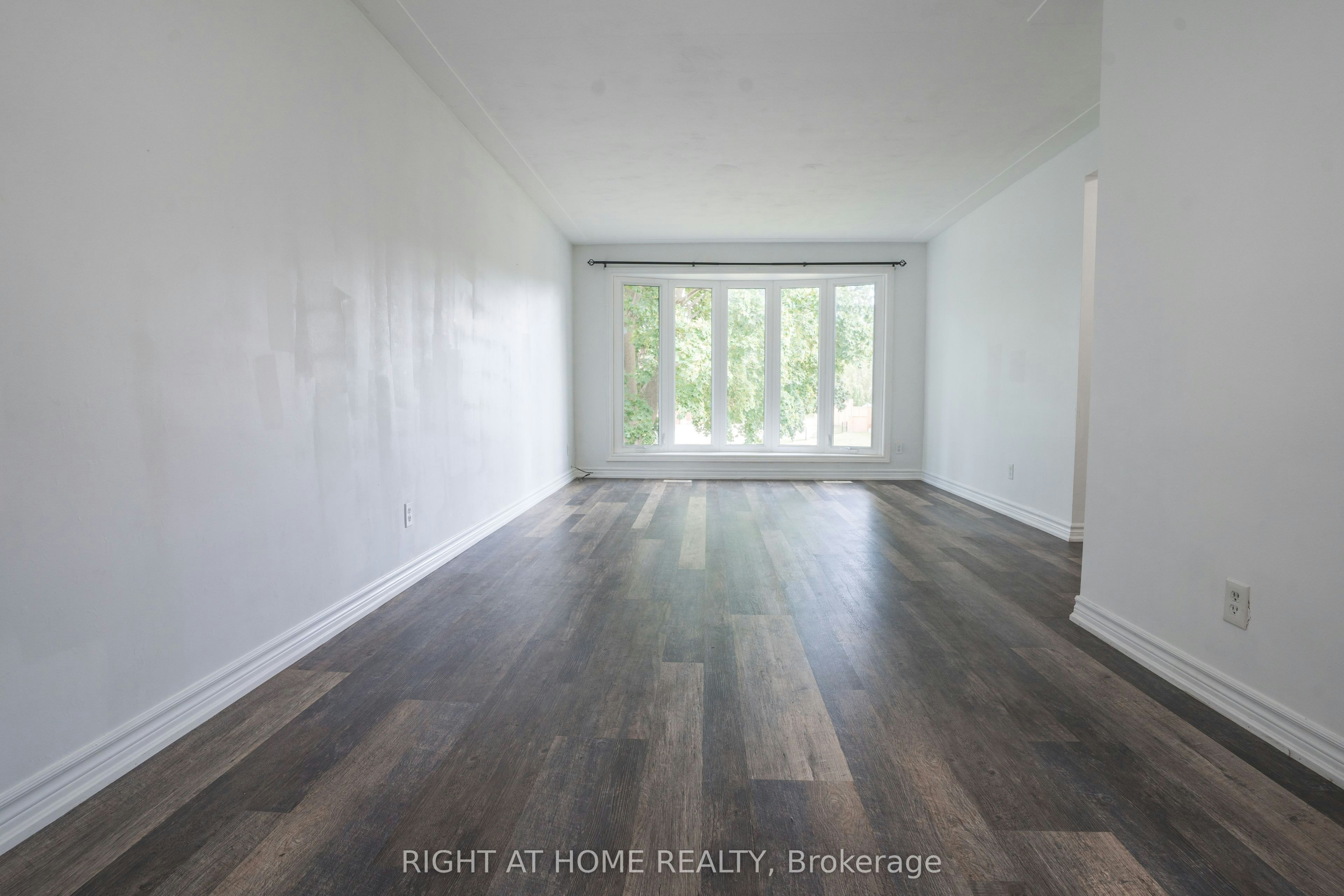 Upper-695 Glen Forrest Boulevard, Waterloo, ON, N2L 4K7 - 4