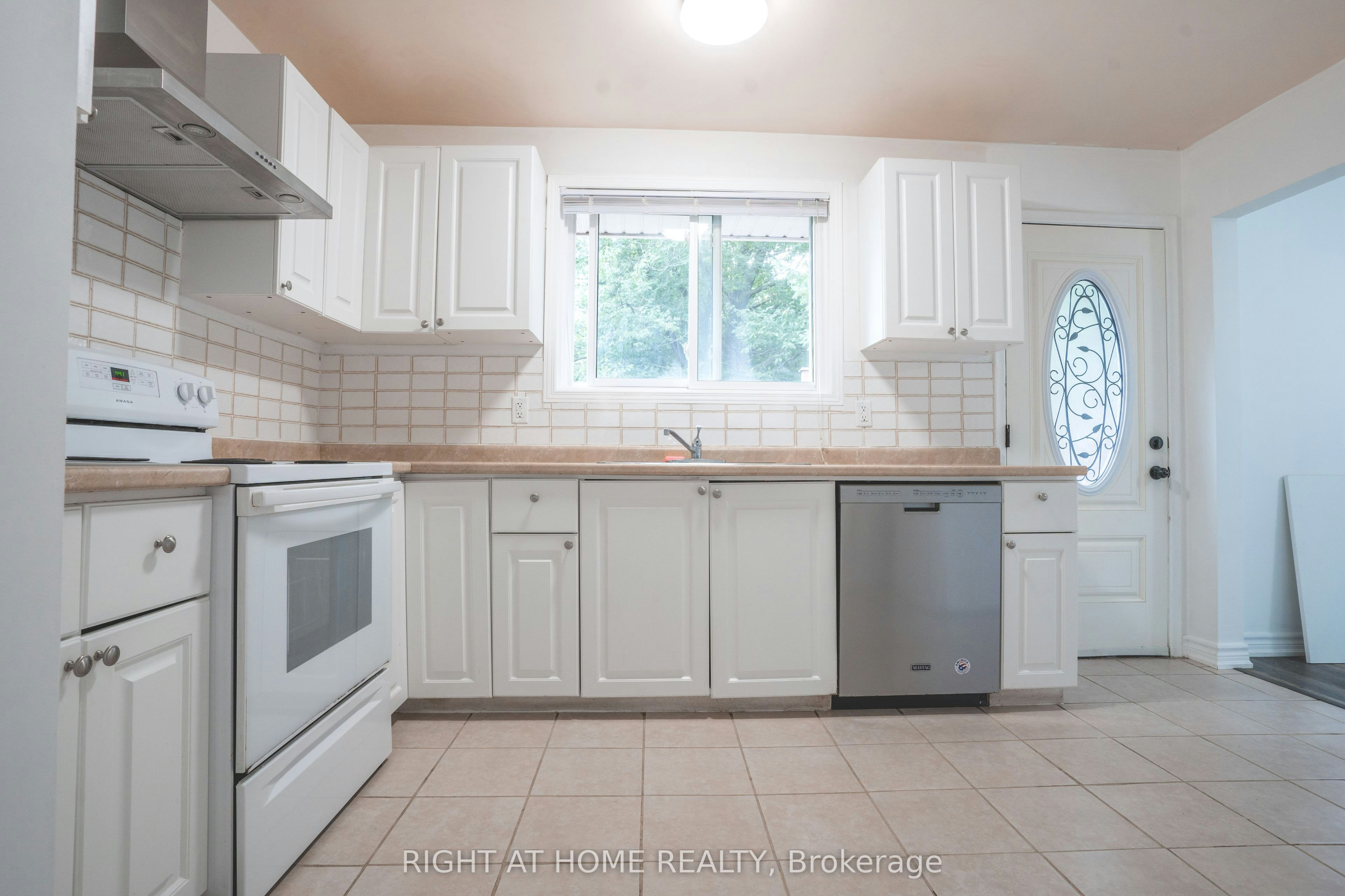 Upper-695 Glen Forrest Boulevard, Waterloo, ON, N2L 4K7 - 9