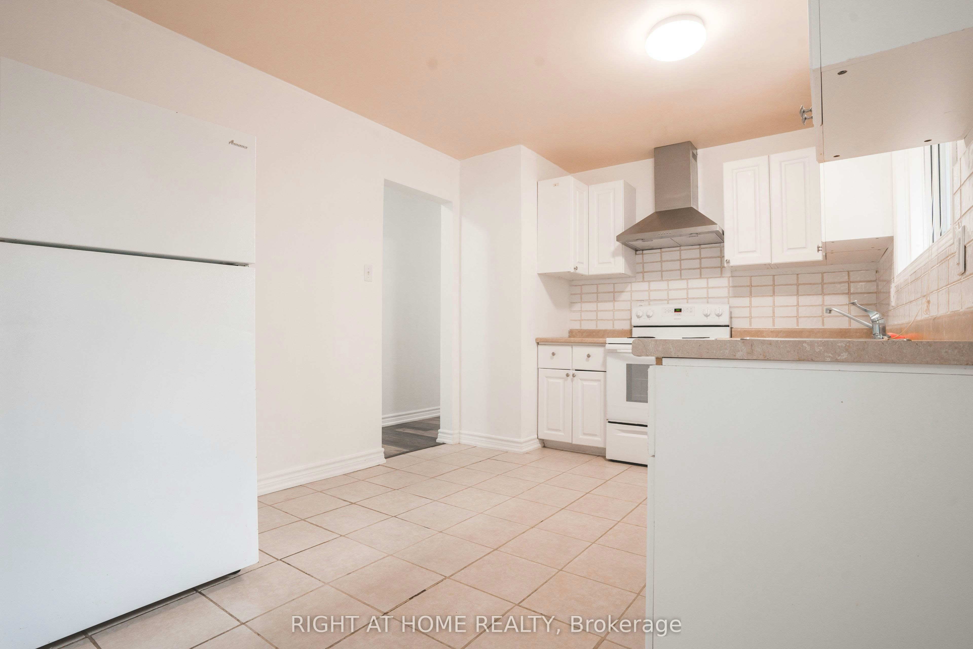 Upper-695 Glen Forrest Boulevard, Waterloo, ON, N2L 4K7 - 8