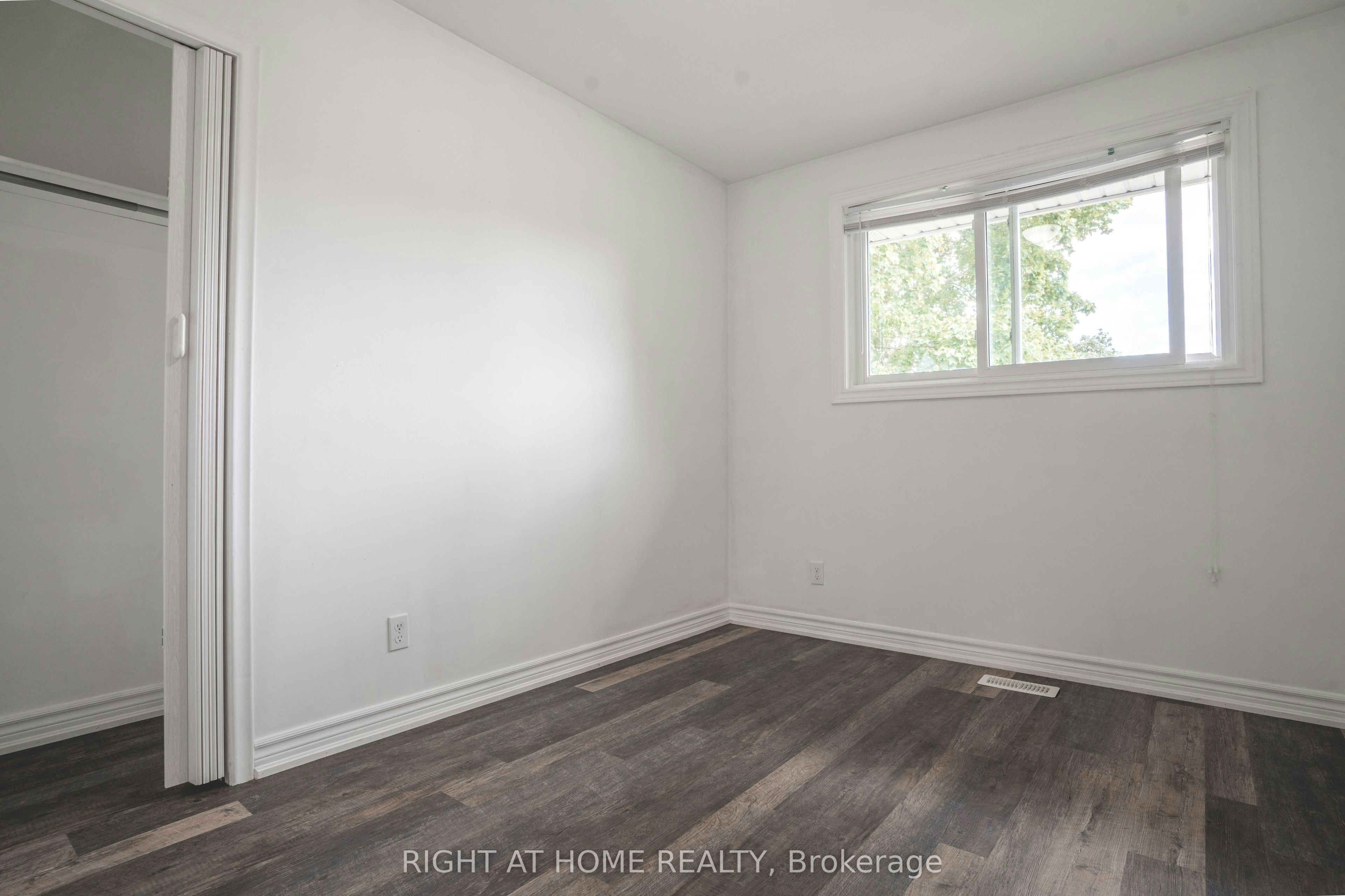 Upper-695 Glen Forrest Boulevard, Waterloo, ON, N2L 4K7 - 11