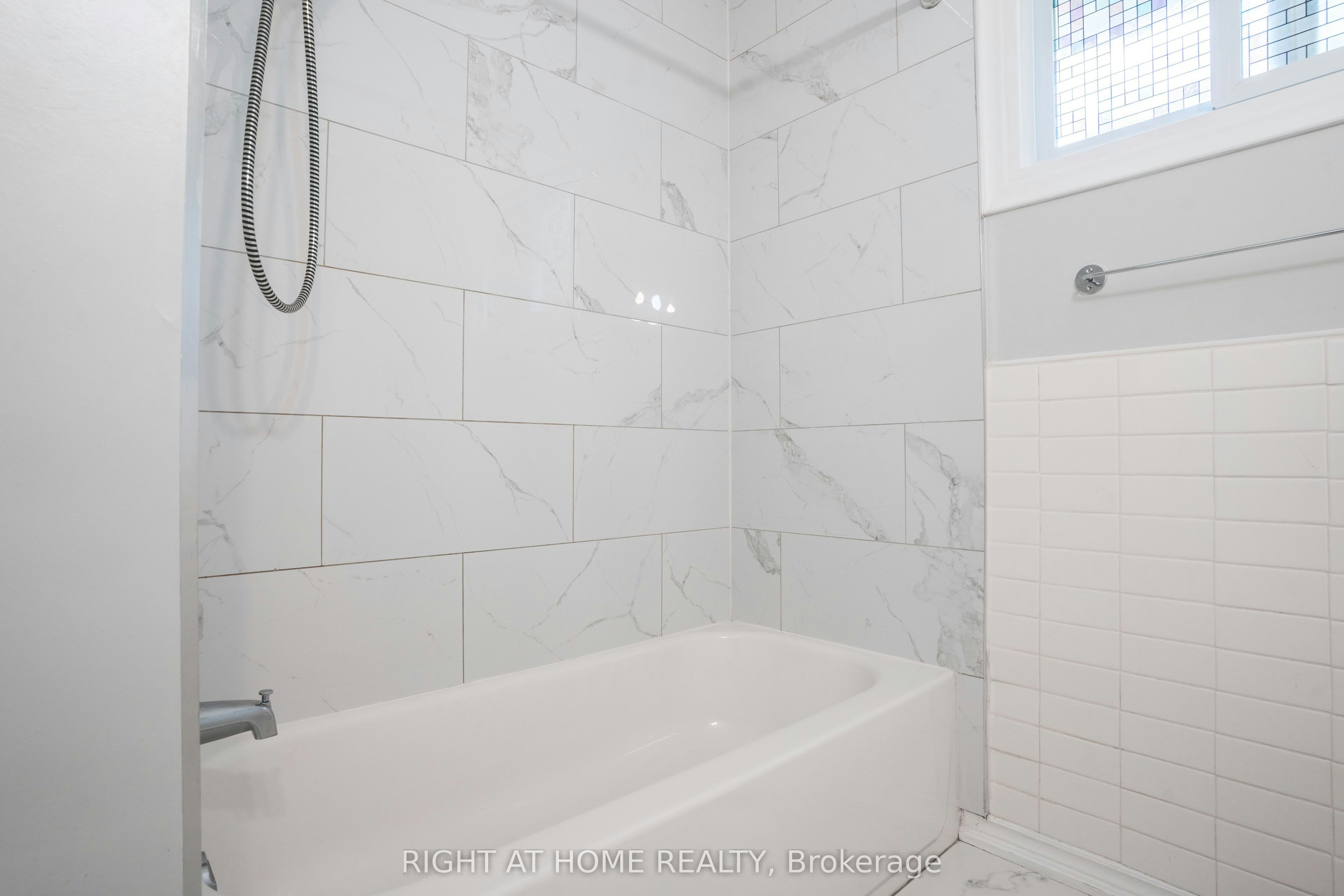 Upper-695 Glen Forrest Boulevard, Waterloo, ON, N2L 4K7 - 18