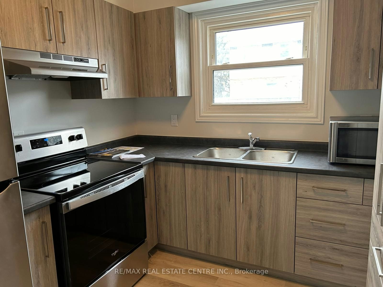 3-420 Pioneer Drive, Kitchener, ON, N2P 1H6 - 2