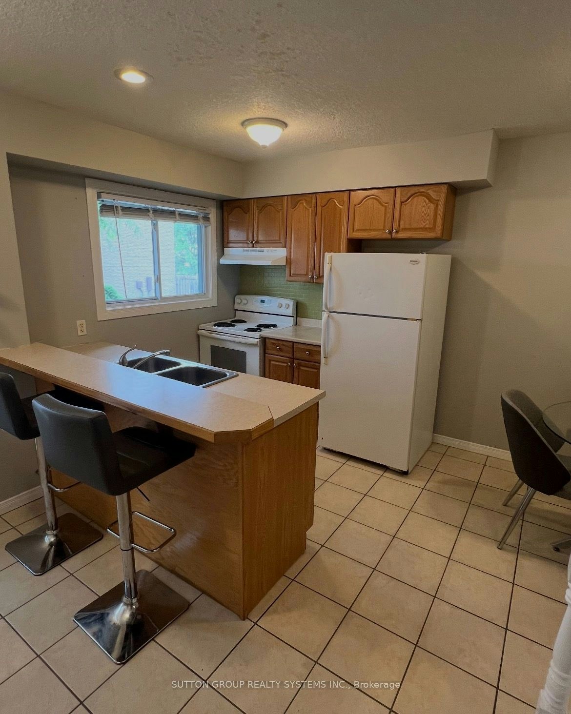 19-211 Veronica Drive, Kitchener, ON, N2A 2R8 - 2