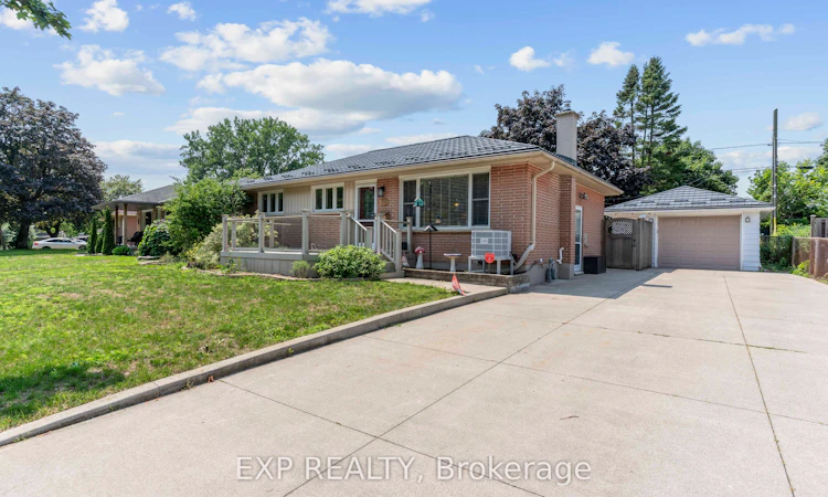 295 Tweedsmuir Avenue