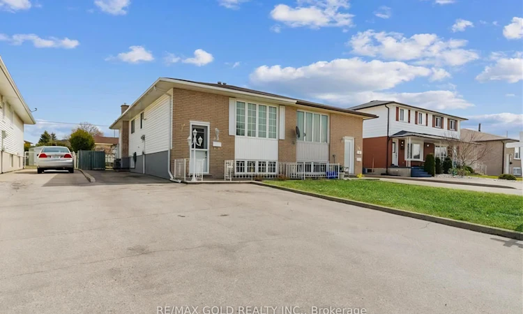 54 Bakersfield Drive