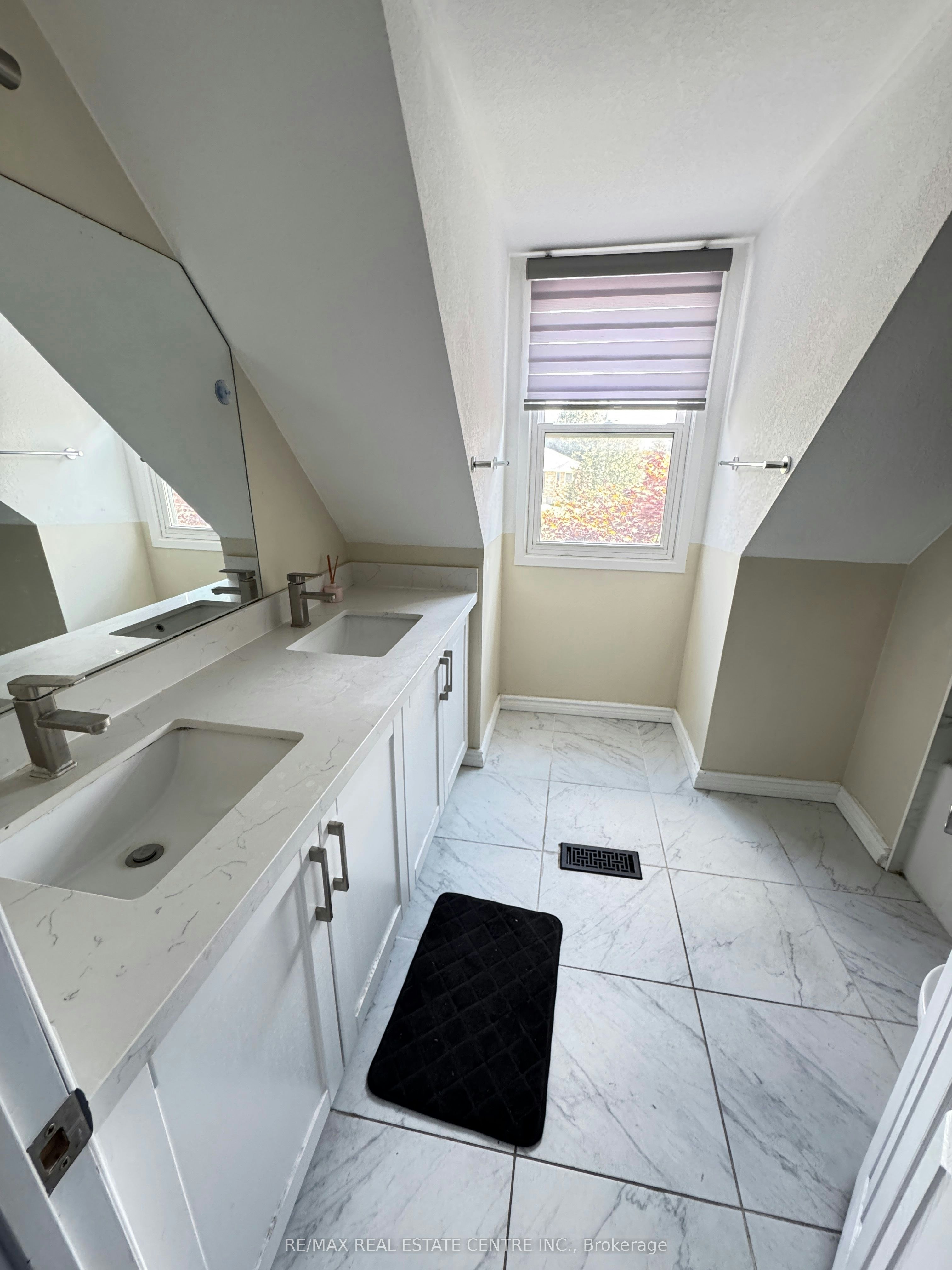 129 Kortright Road W, Guelph, ON, N1G 3N9 - 10