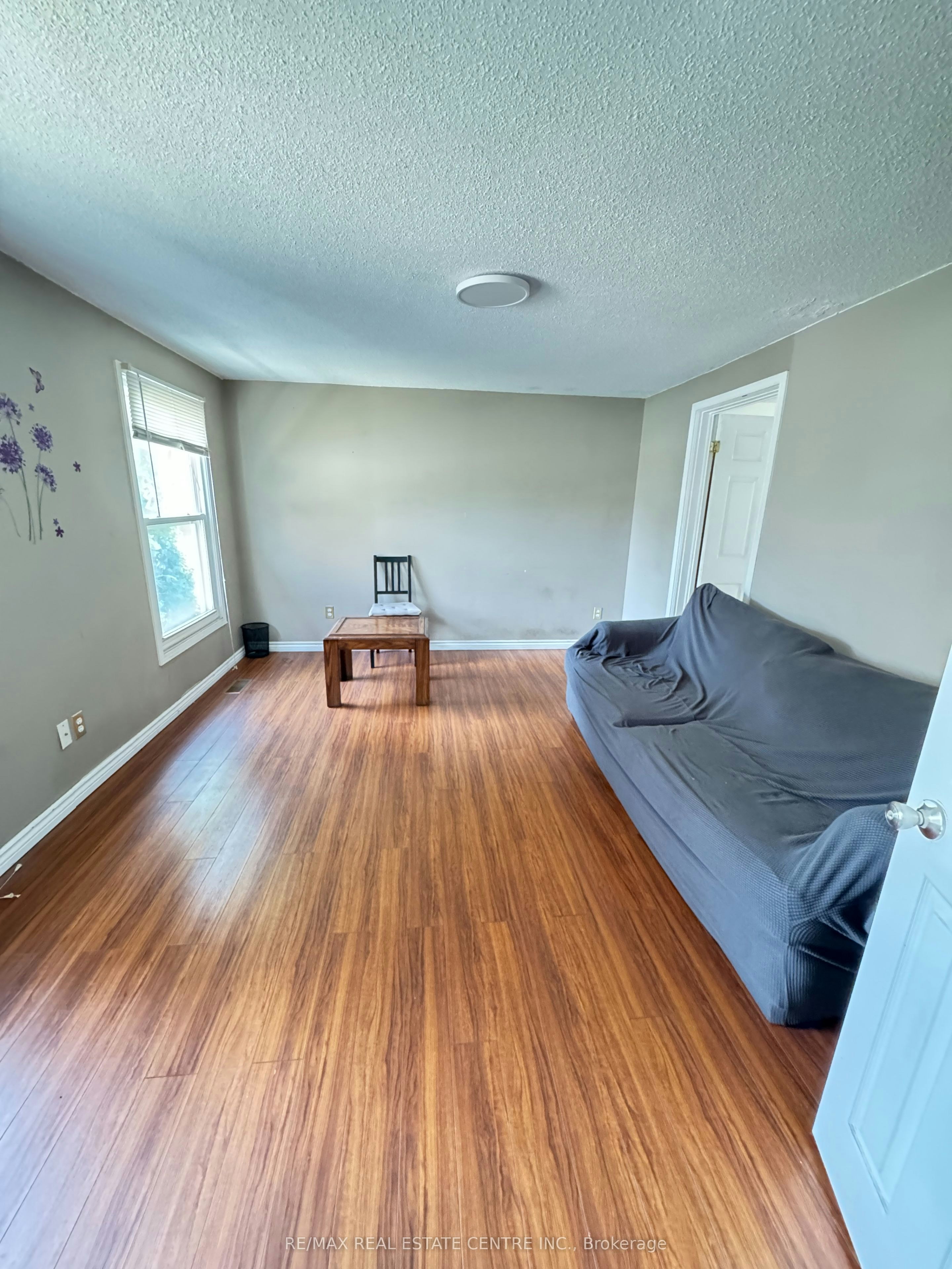 129 Kortright Road W, Guelph, ON, N1G 3N9 - 2