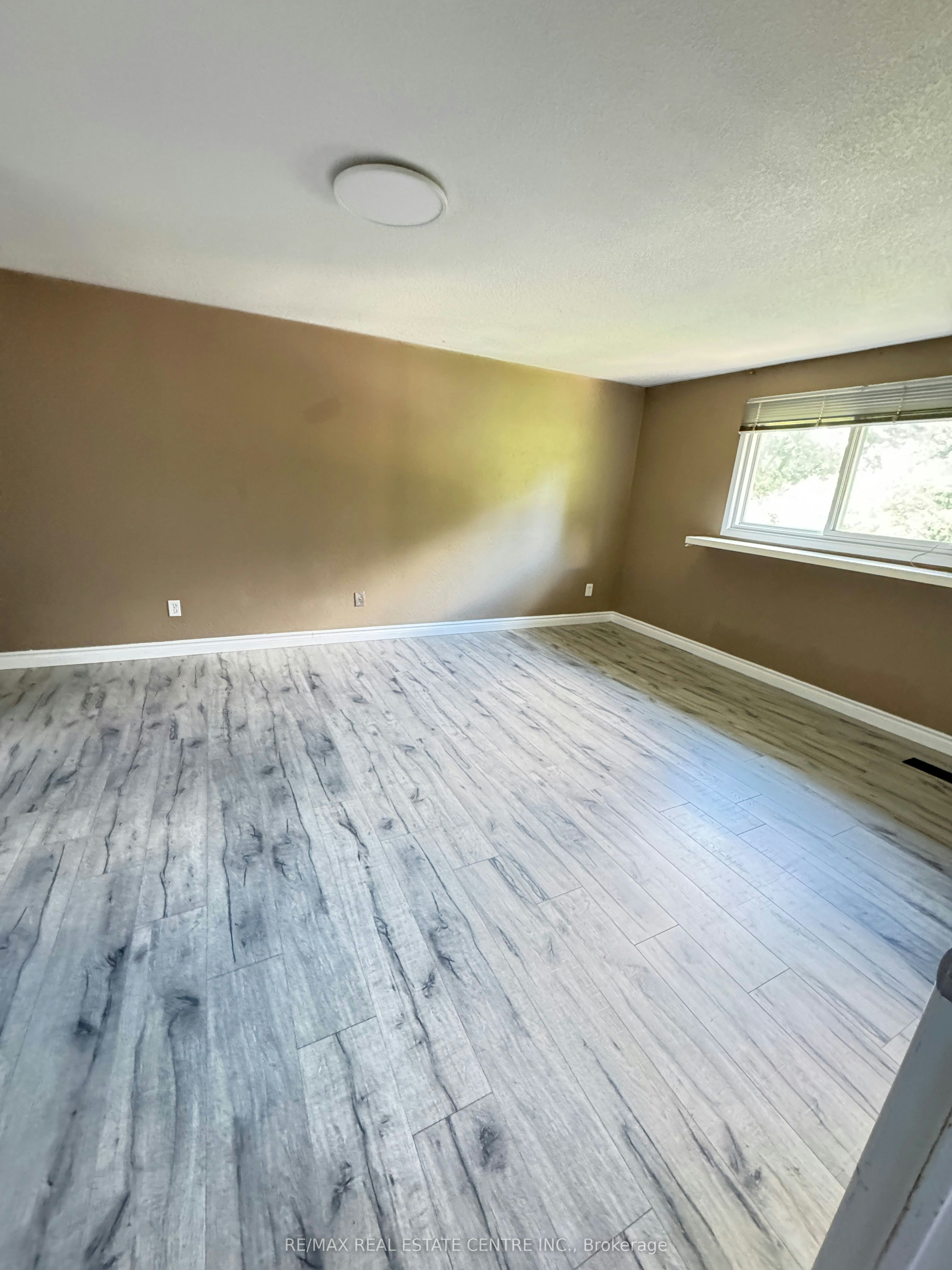 129 Kortright Road W, Guelph, ON, N1G 3N9 - 12