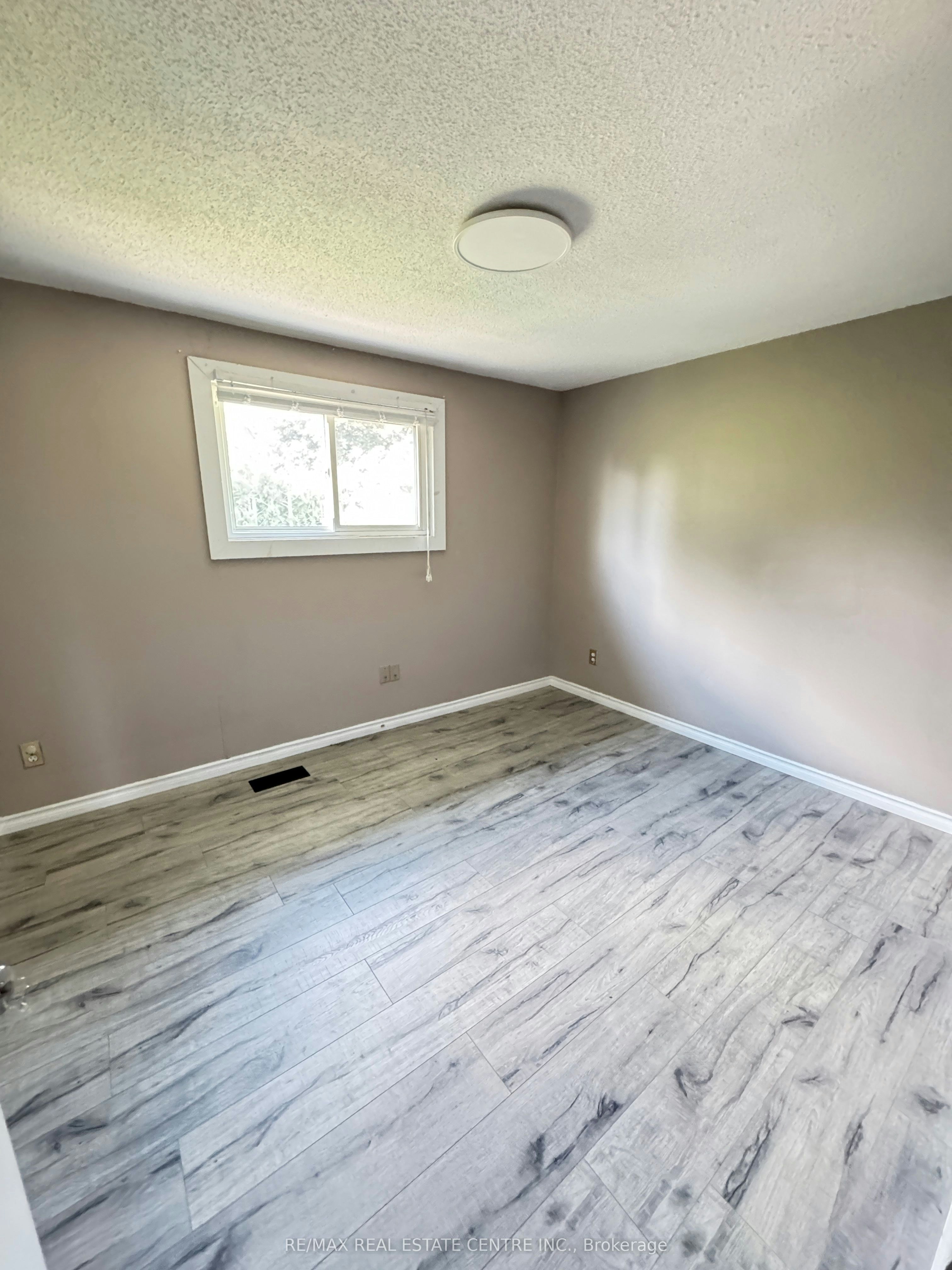 129 Kortright Road W, Guelph, ON, N1G 3N9 - 11