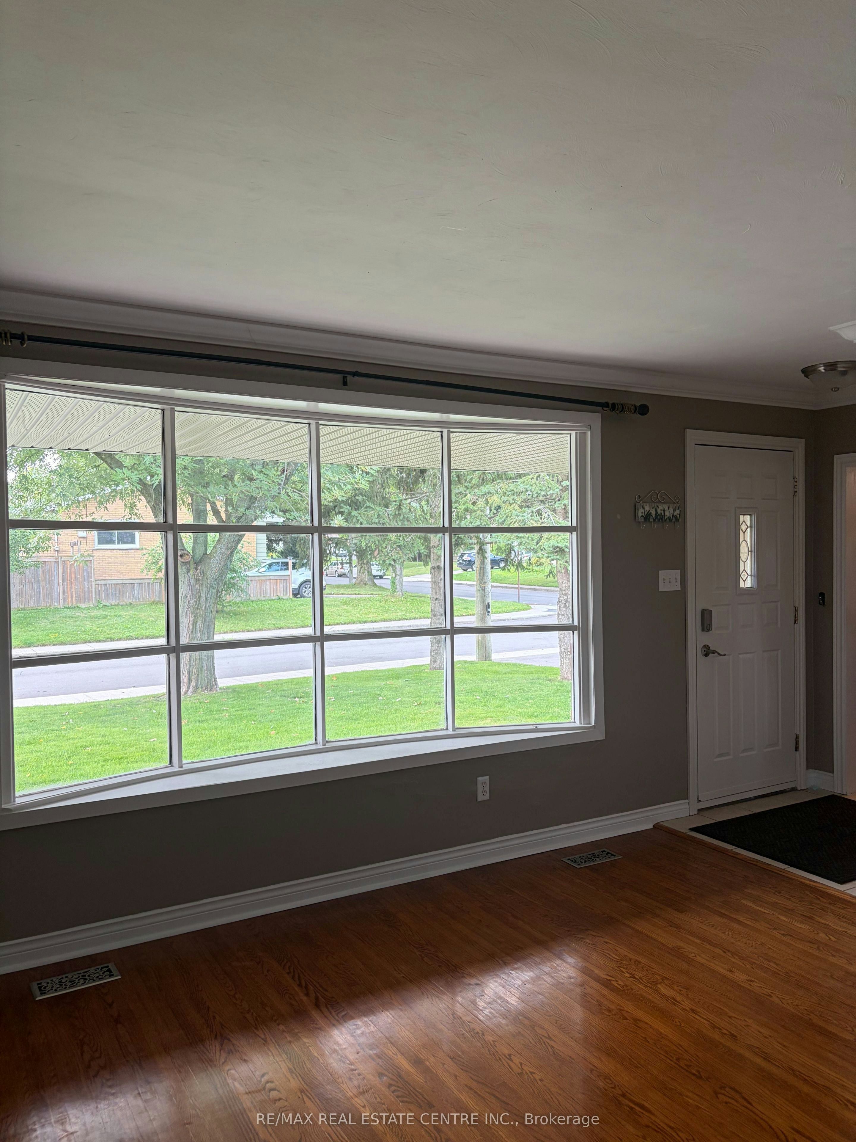 10 Miami Drive, Hamilton, ON, L9C 2K3 - 3