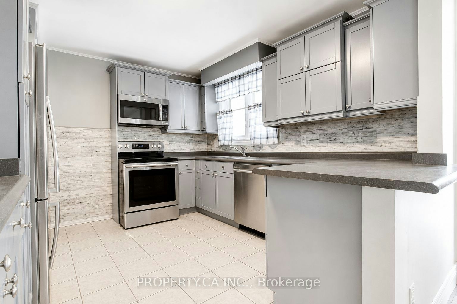 Upper-71 Highpark Avenue, Kitchener, ON, N2C 2C3 - 2